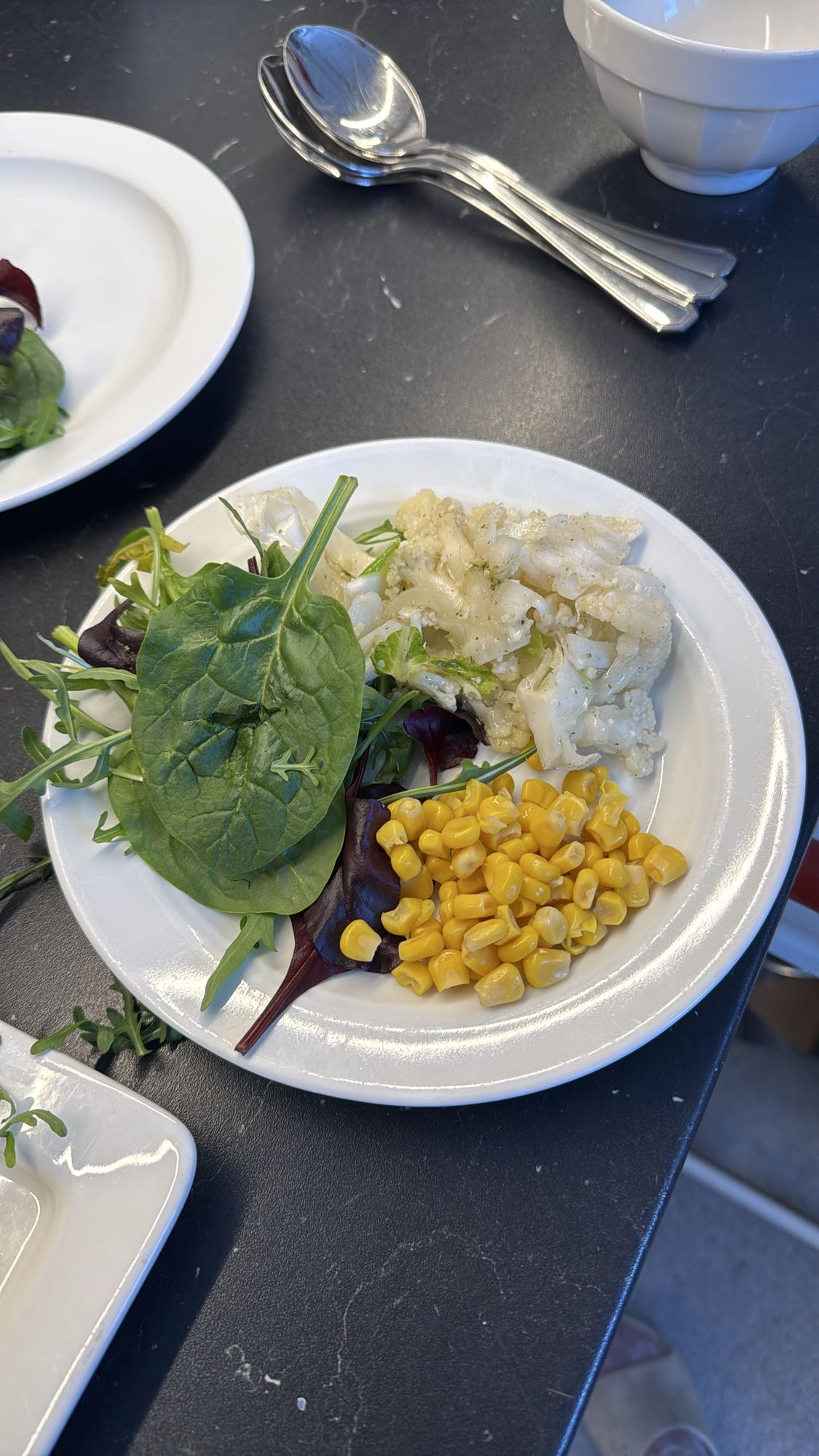 Blomkålssallad tallrik