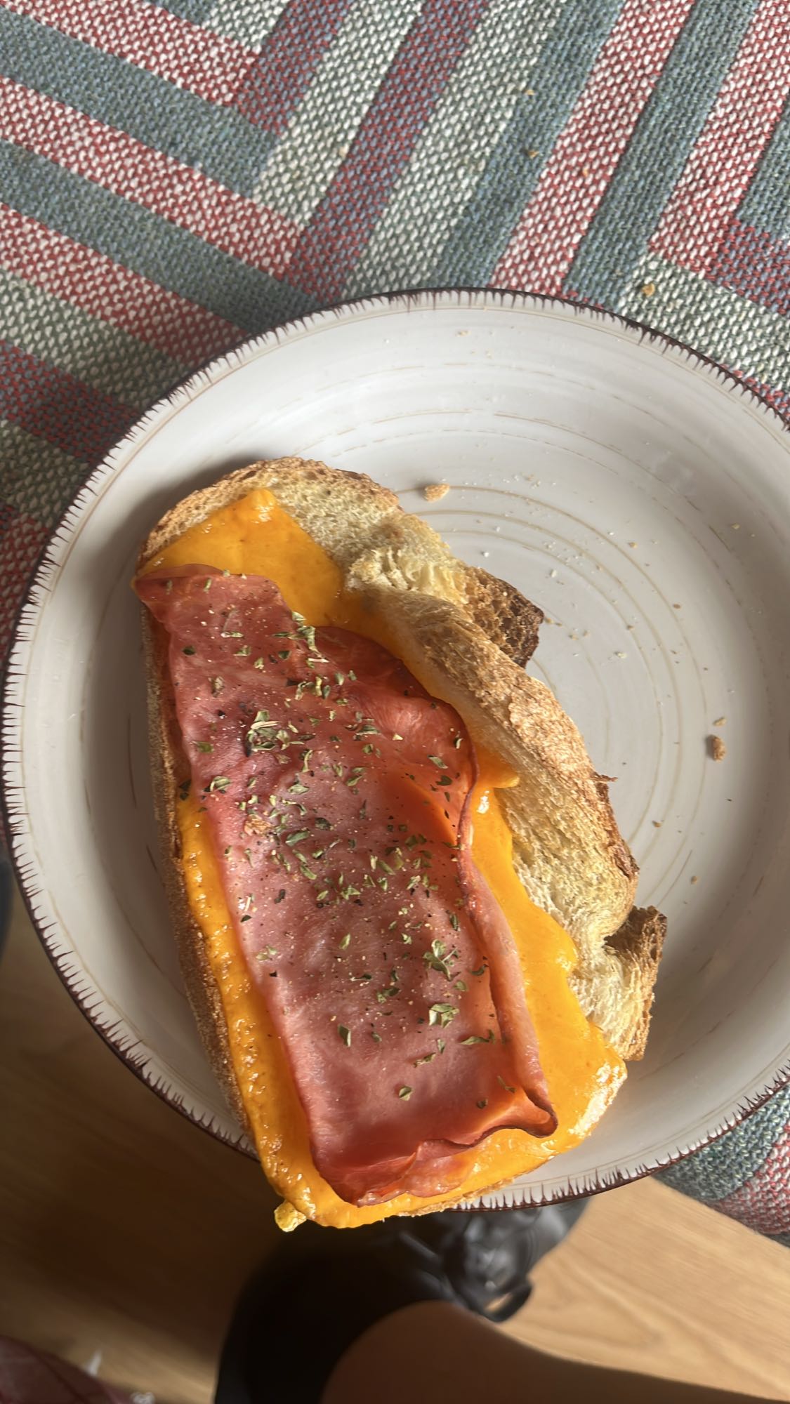 Tostada de jamón y queso