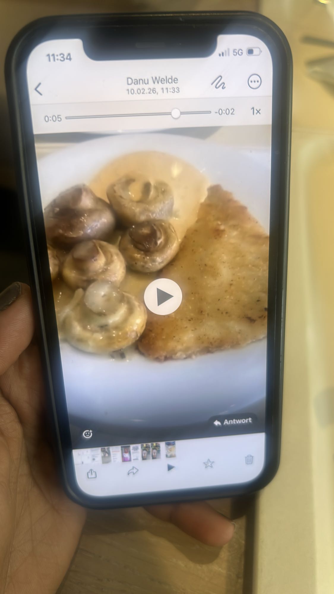 Gebratener Fisch mit Pilzen