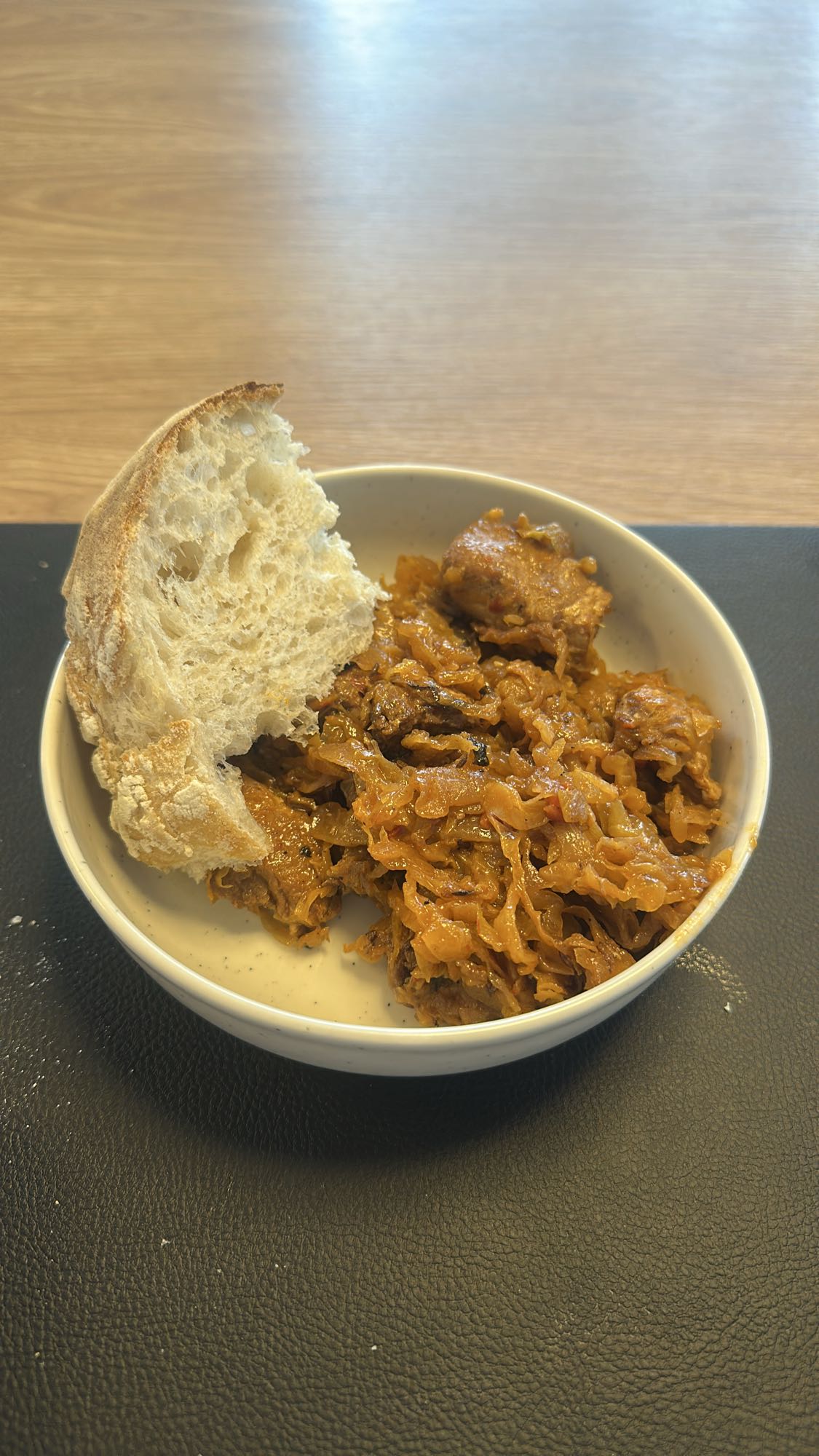 Bread with stewed cabbage