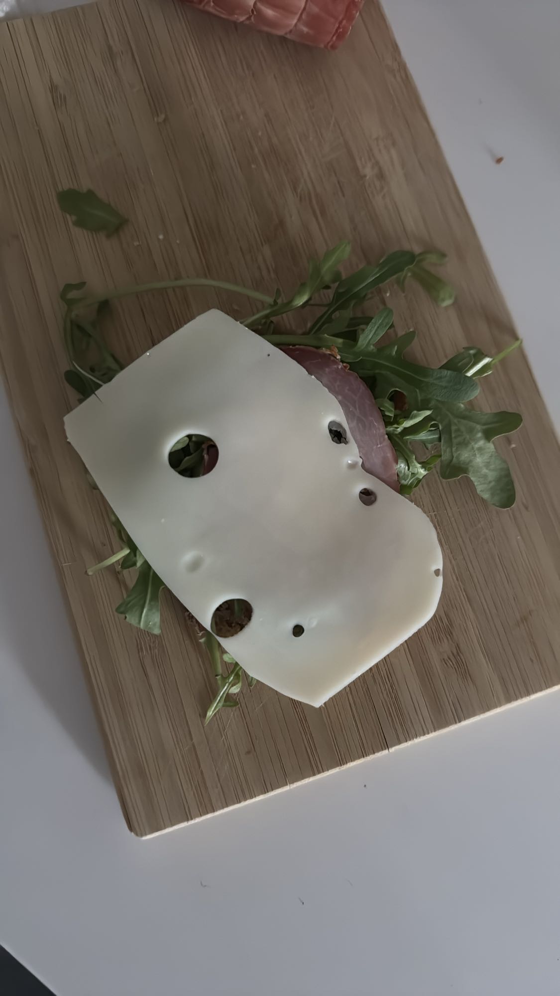 Kanapka z serem i szynką