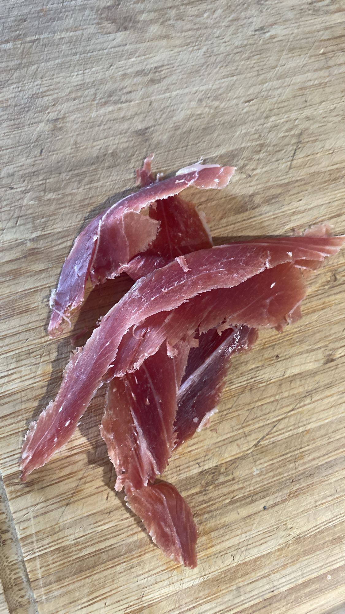 Fâșii de jambon crud