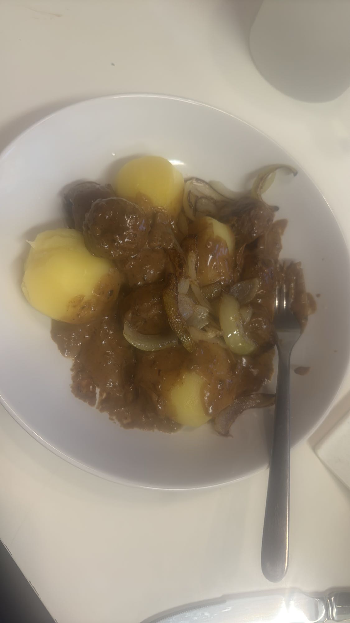 Köttbullar med potatis