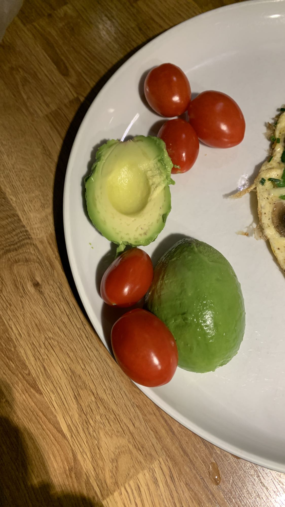 Avokado och tomater