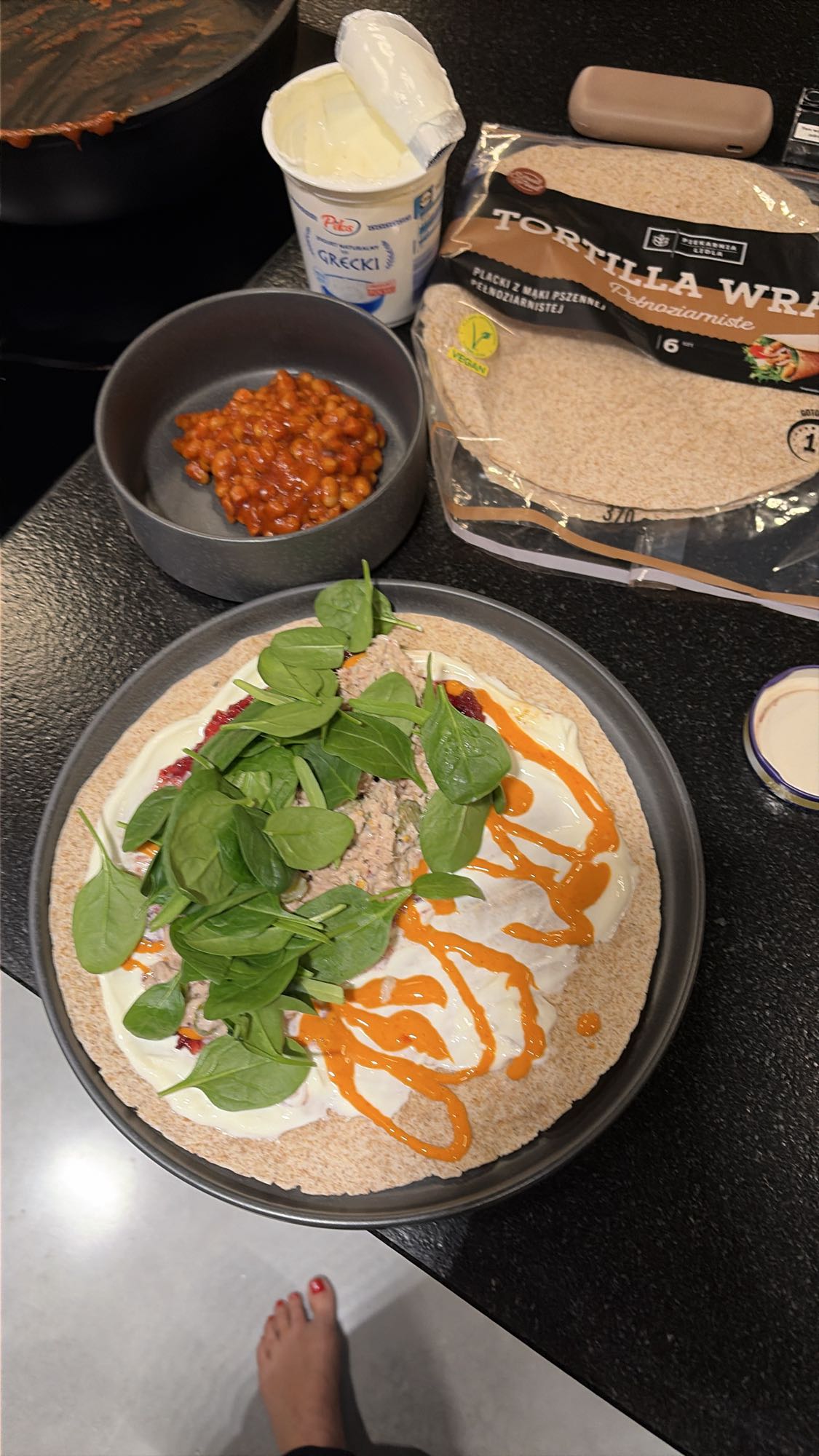 Tortilla z tuńczykiem i warzywami