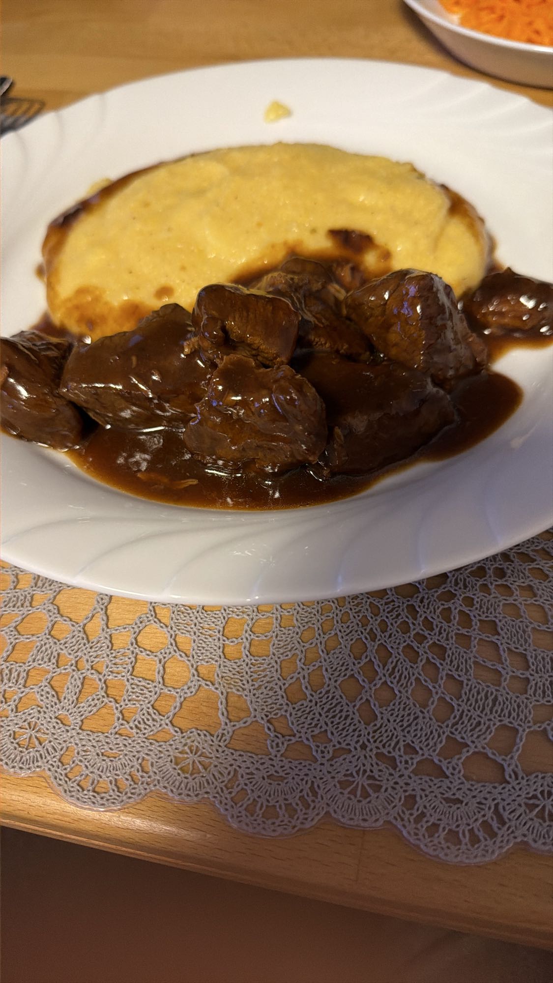 Rindergulasch mit Polenta
