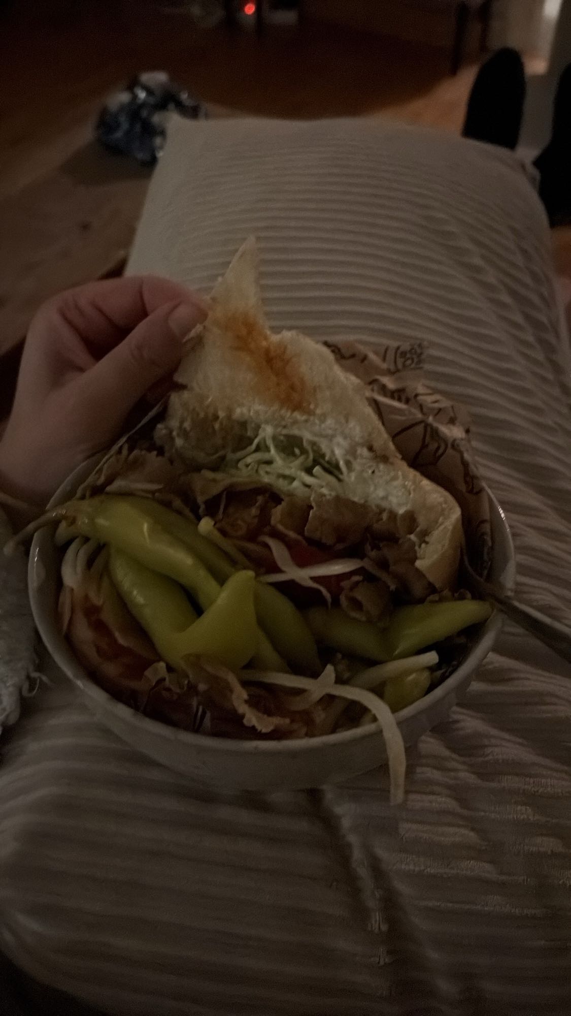 Kebab med bröd och grönsaker