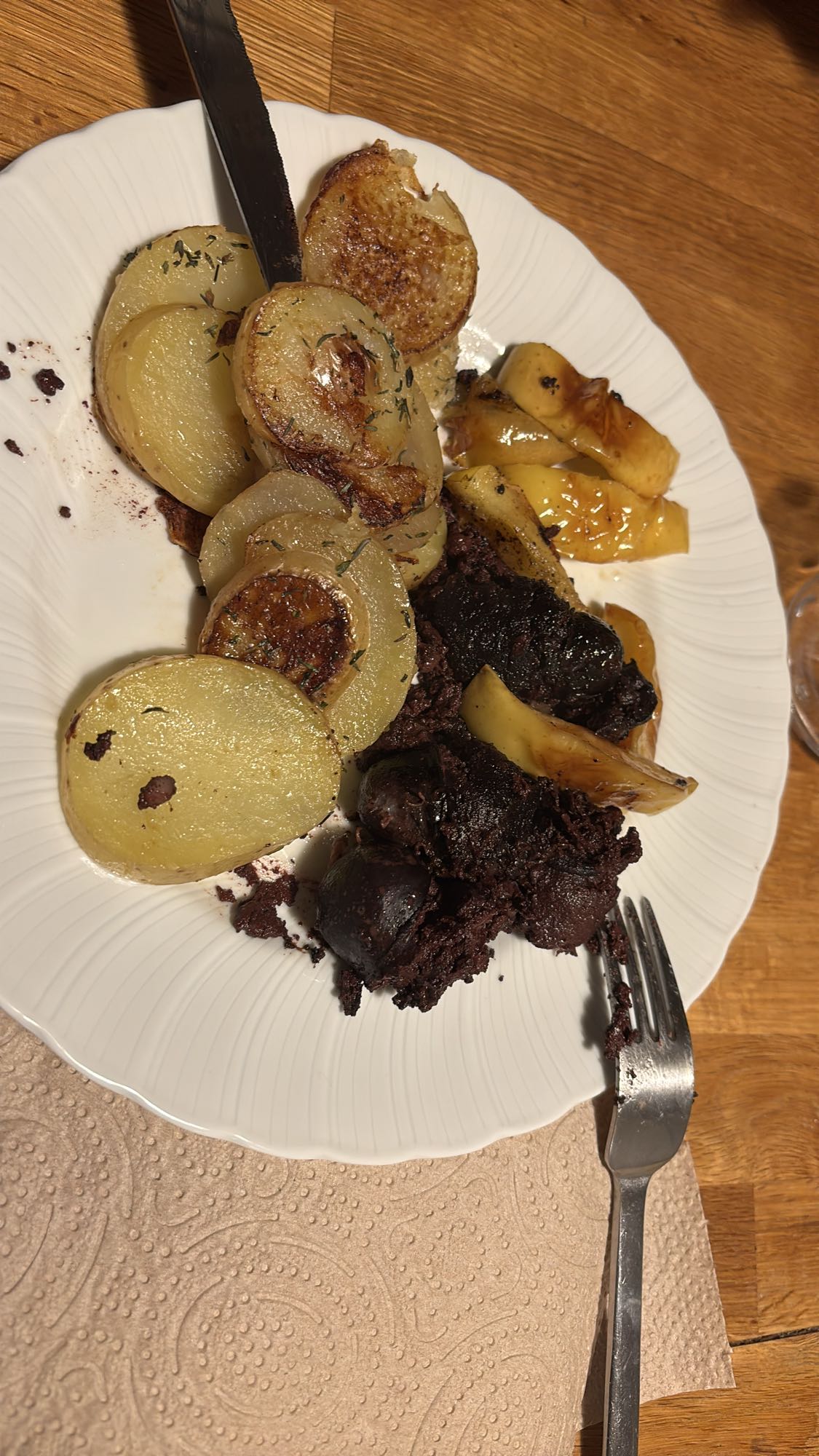 Boudin noir, pommes, pommes de terre