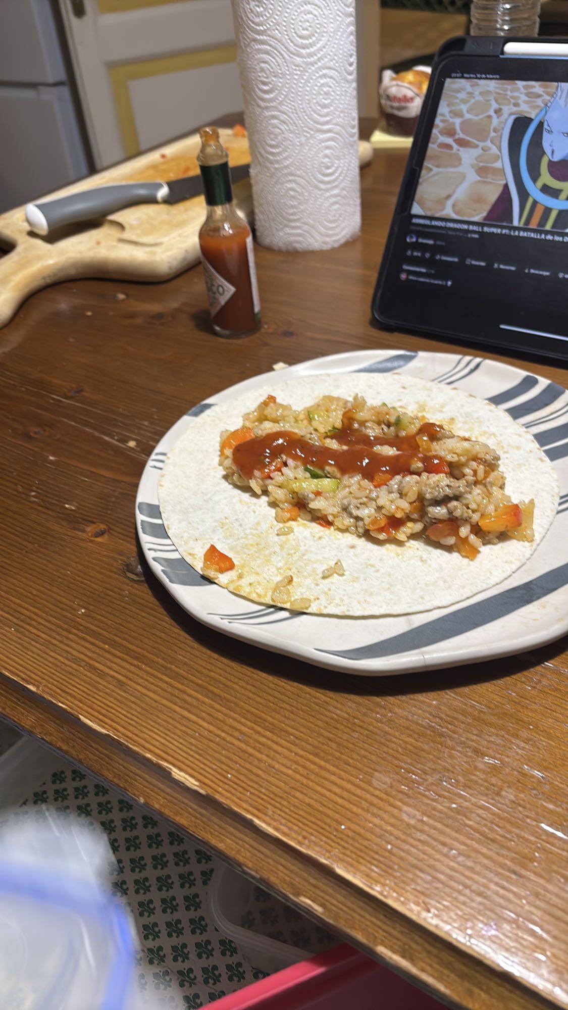 burrito de arroz y verduras con carne picada