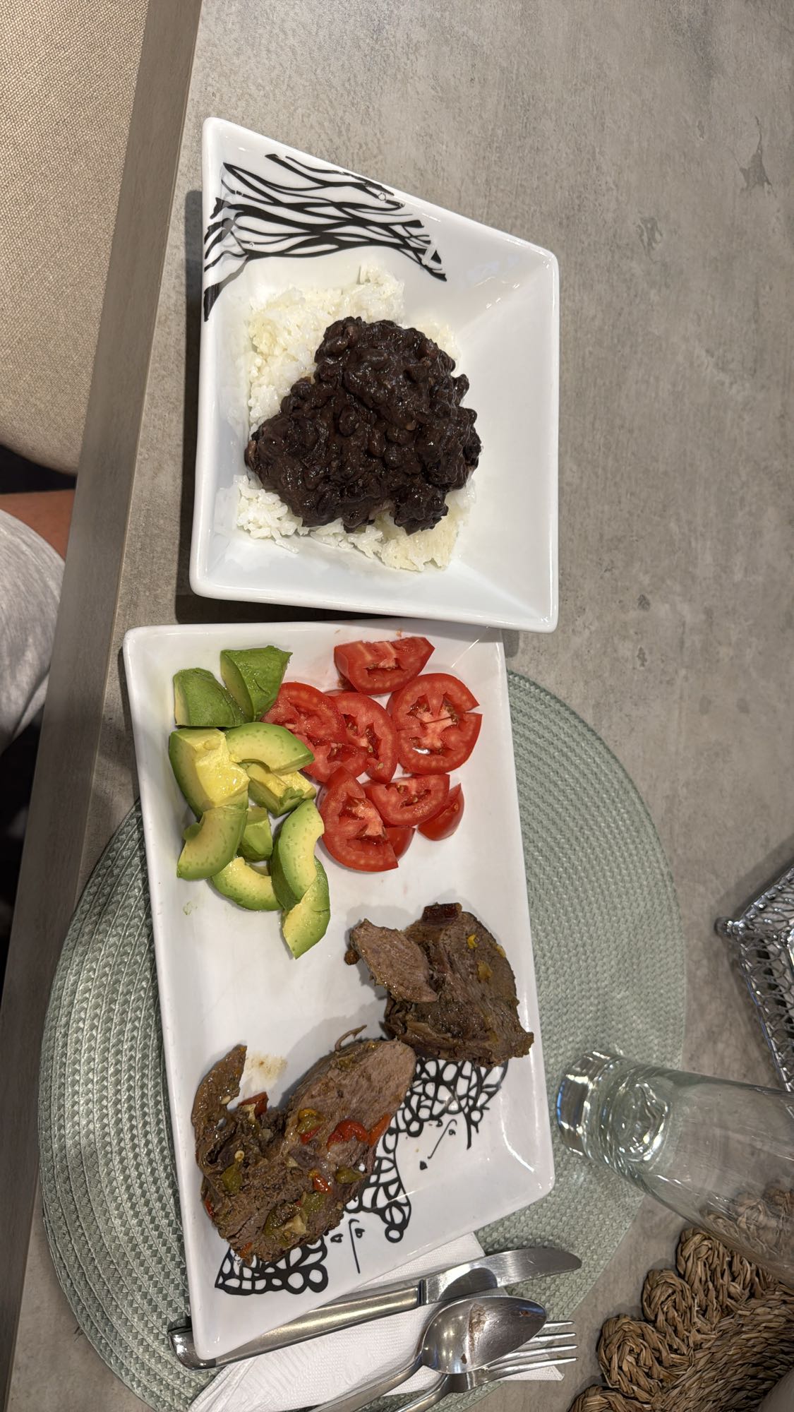 Carne con arroz y vegetales