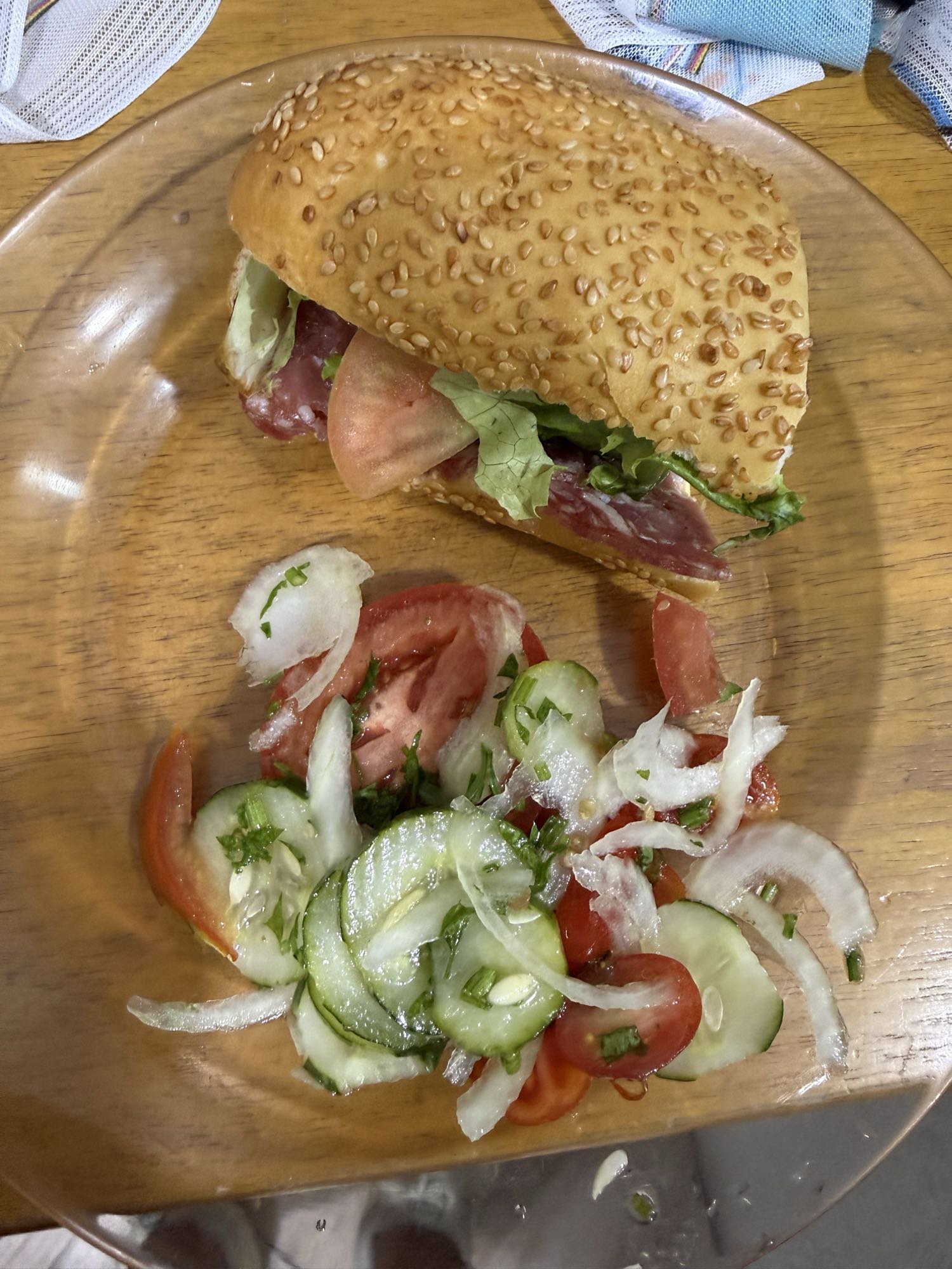 Sanduíche com salada fresca
