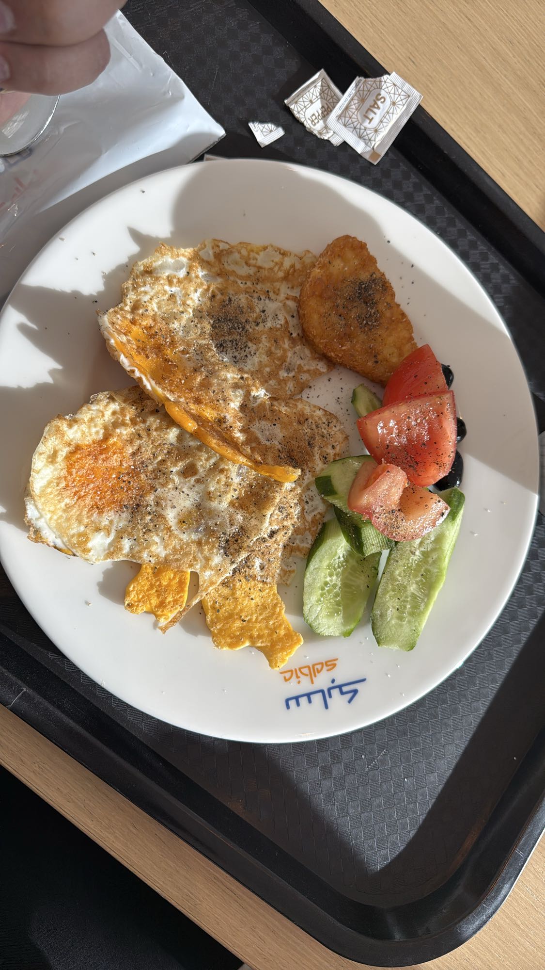 Eggs with veggies & hashbrown