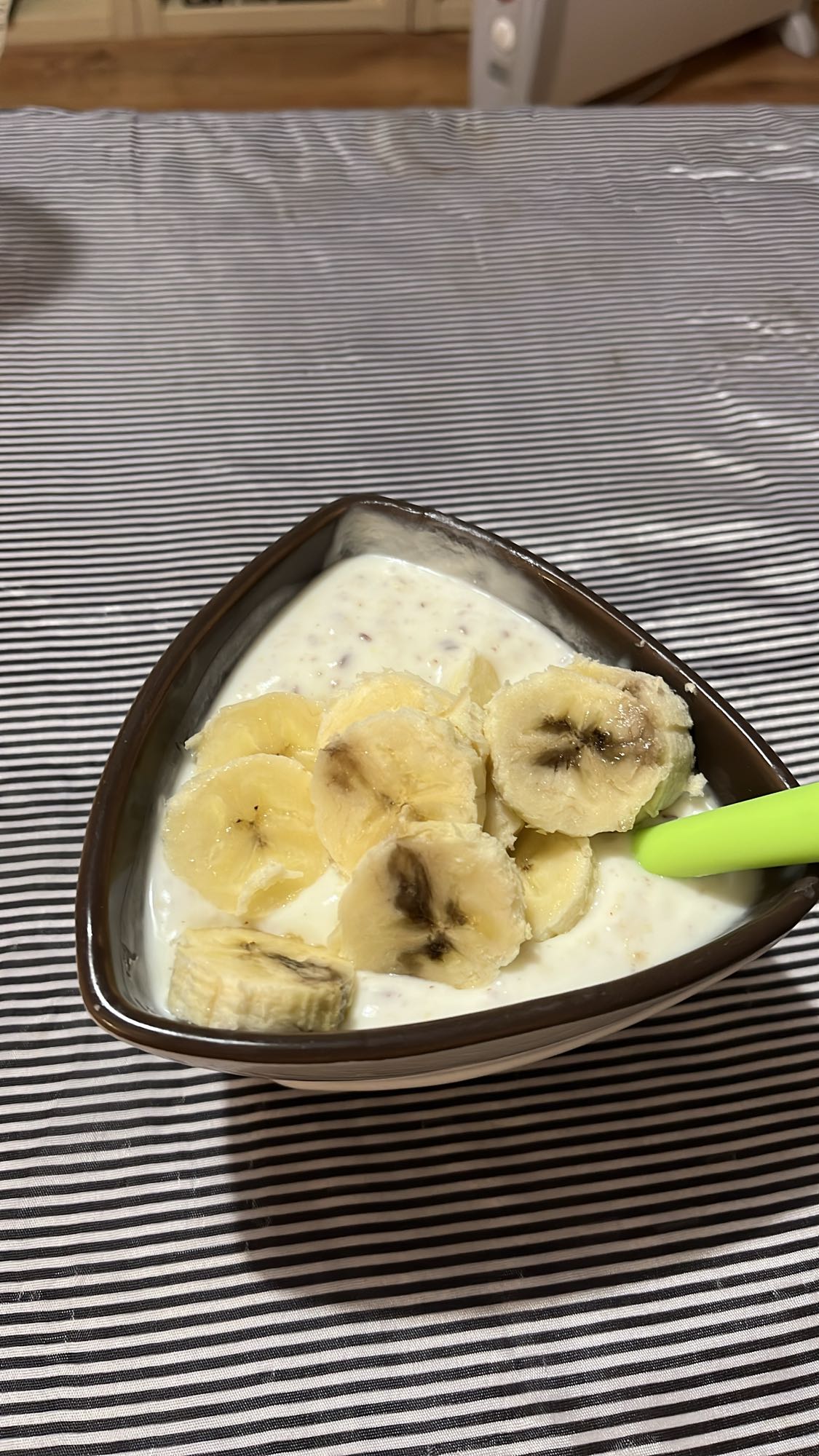 Банан с кисело мляко