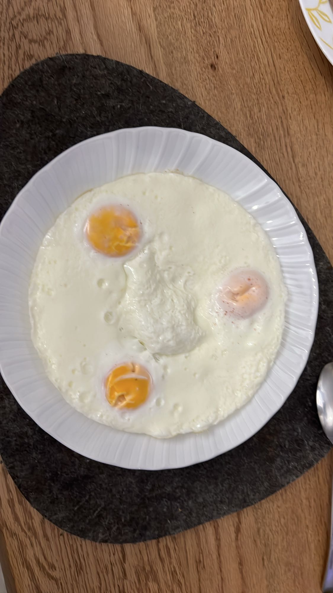 Kızarmış yumurta tabağı