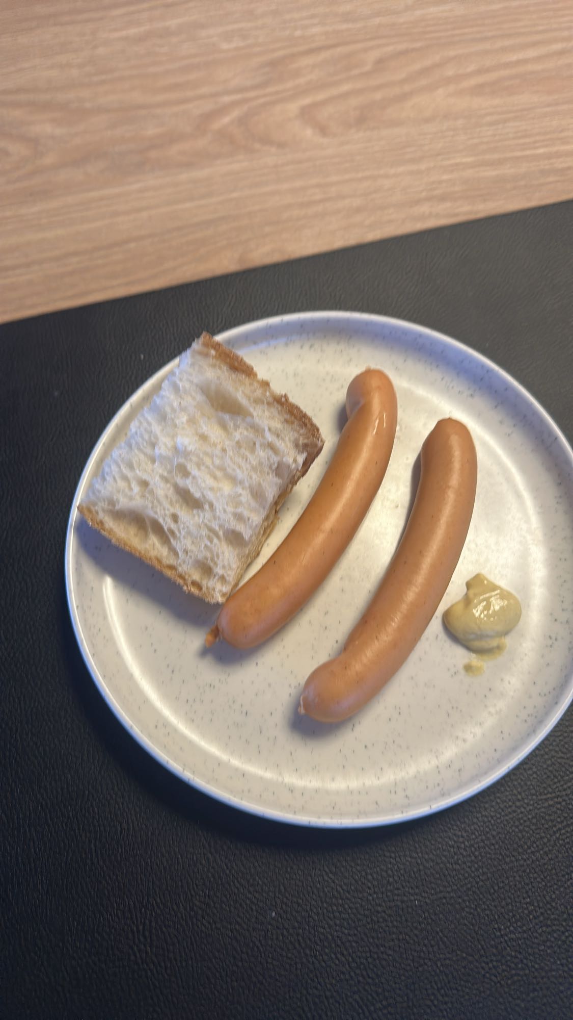Sausages with bread and mustard