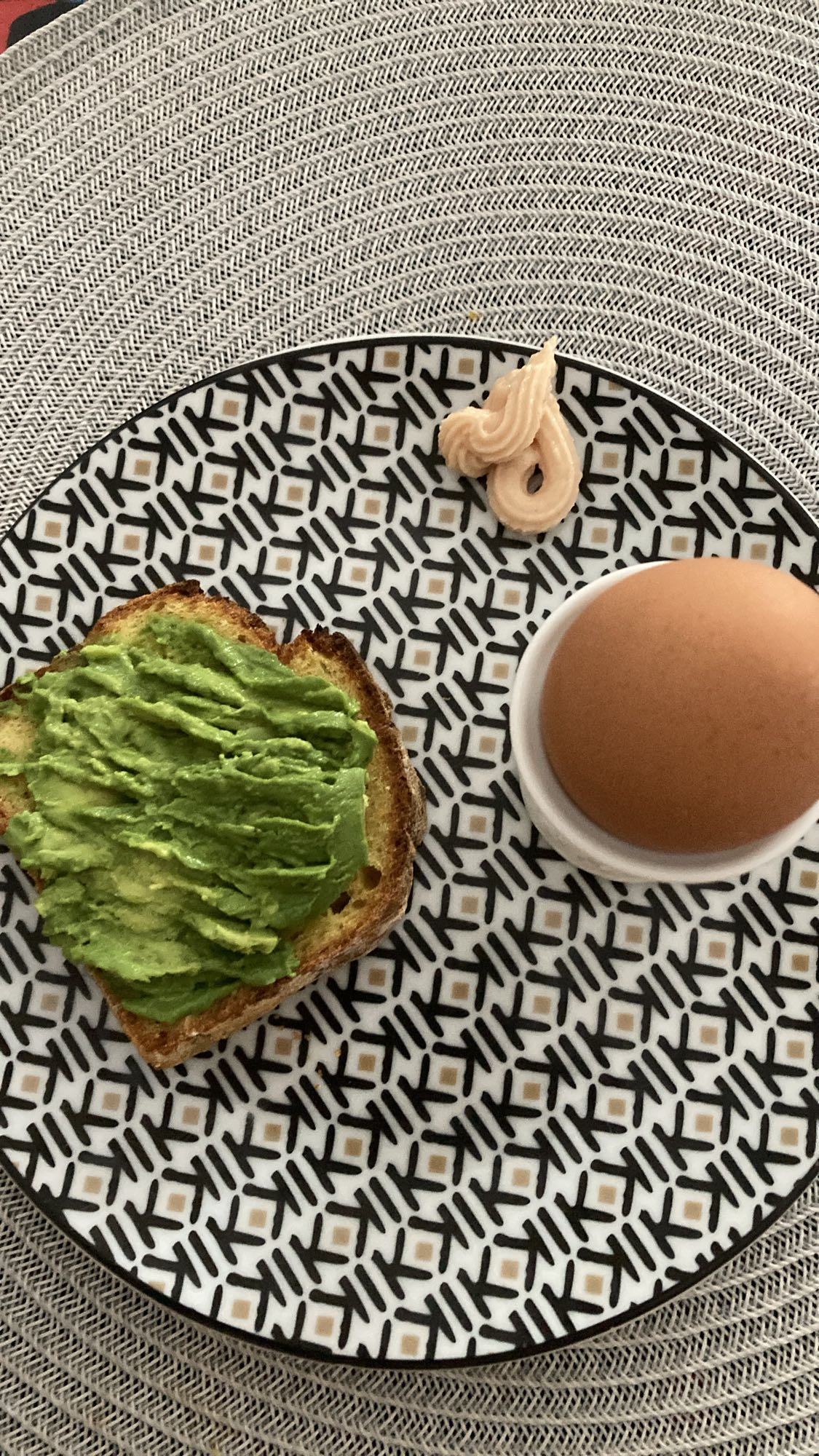 Avokadomacka med ägg