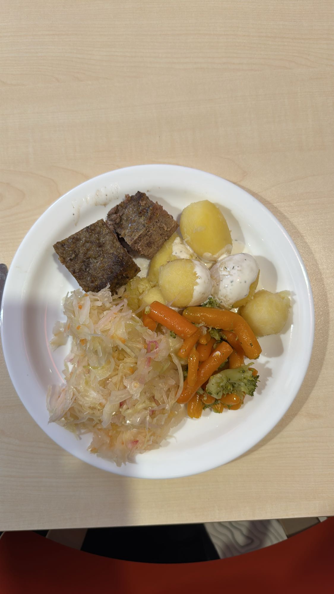 Meatloaf with potatoes and veggies