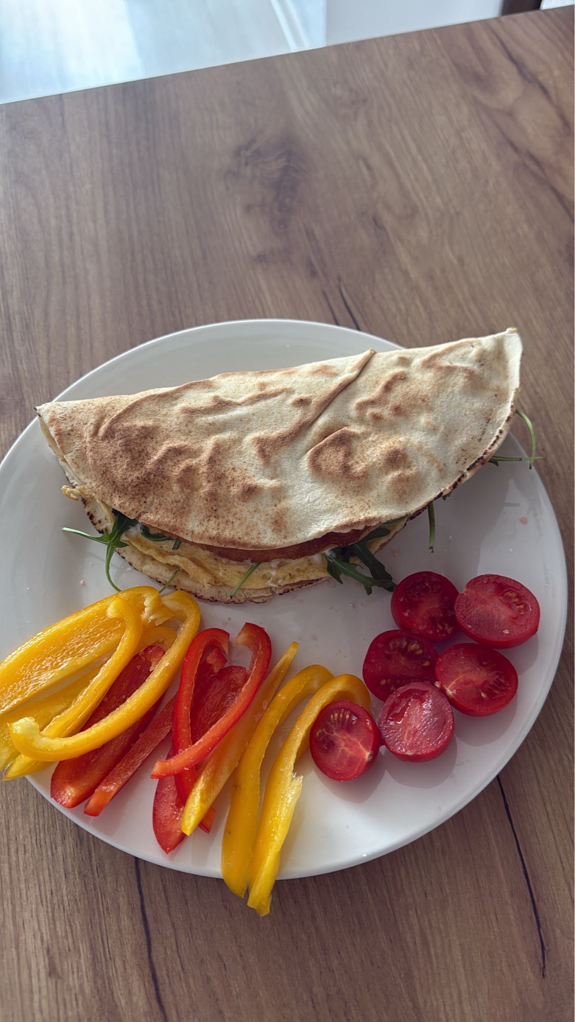 Omlet cu legume și lipie