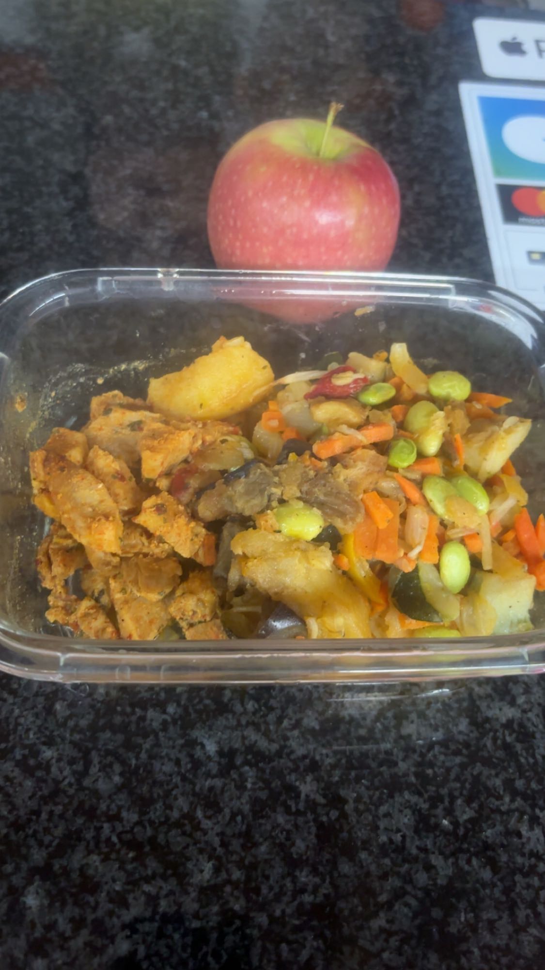 Poulet, légumes, pomme