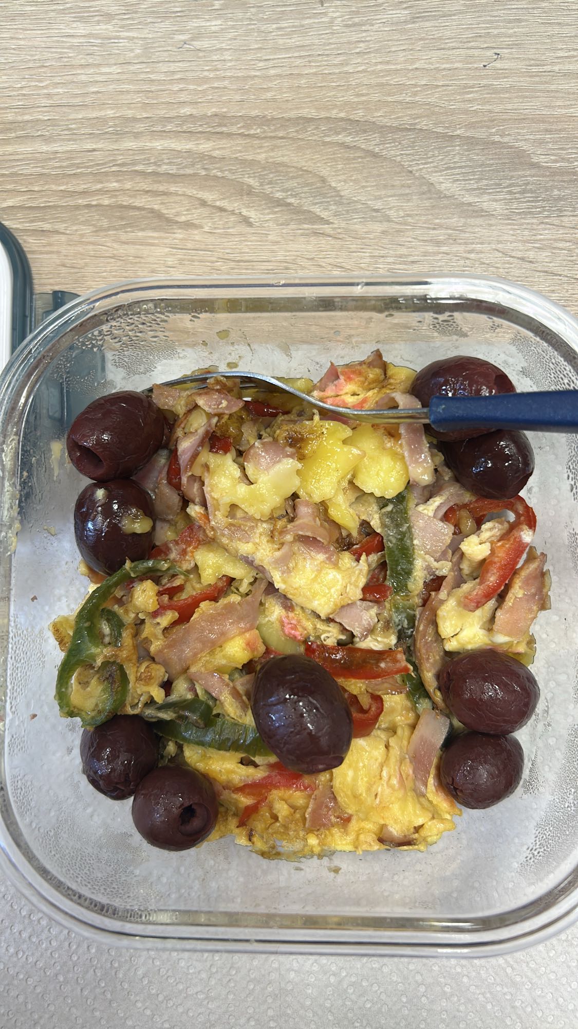 Omlet cu legume și șuncă