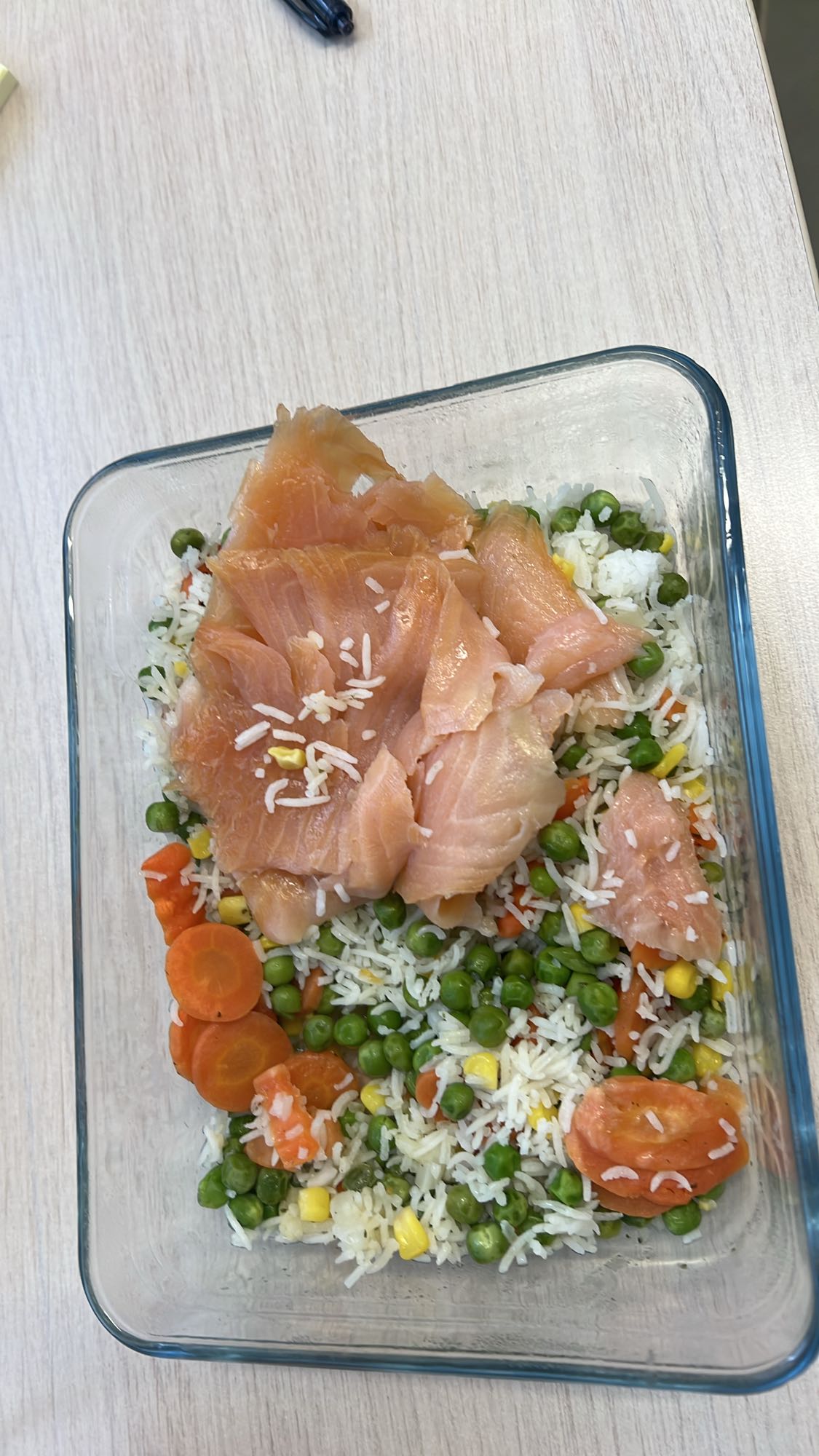 łosoś z ryżem i warzywami