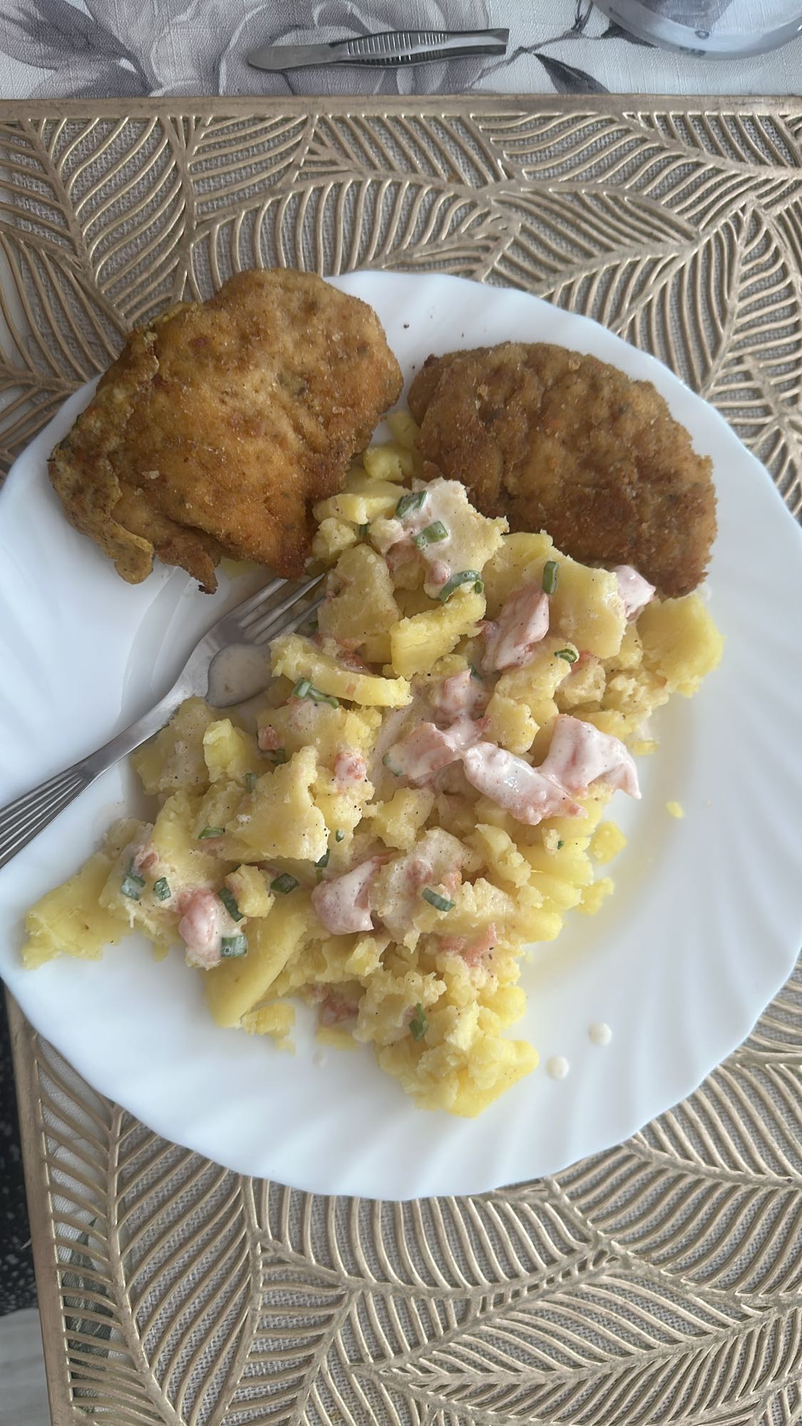 Kotlet schabowy z ziemniakami