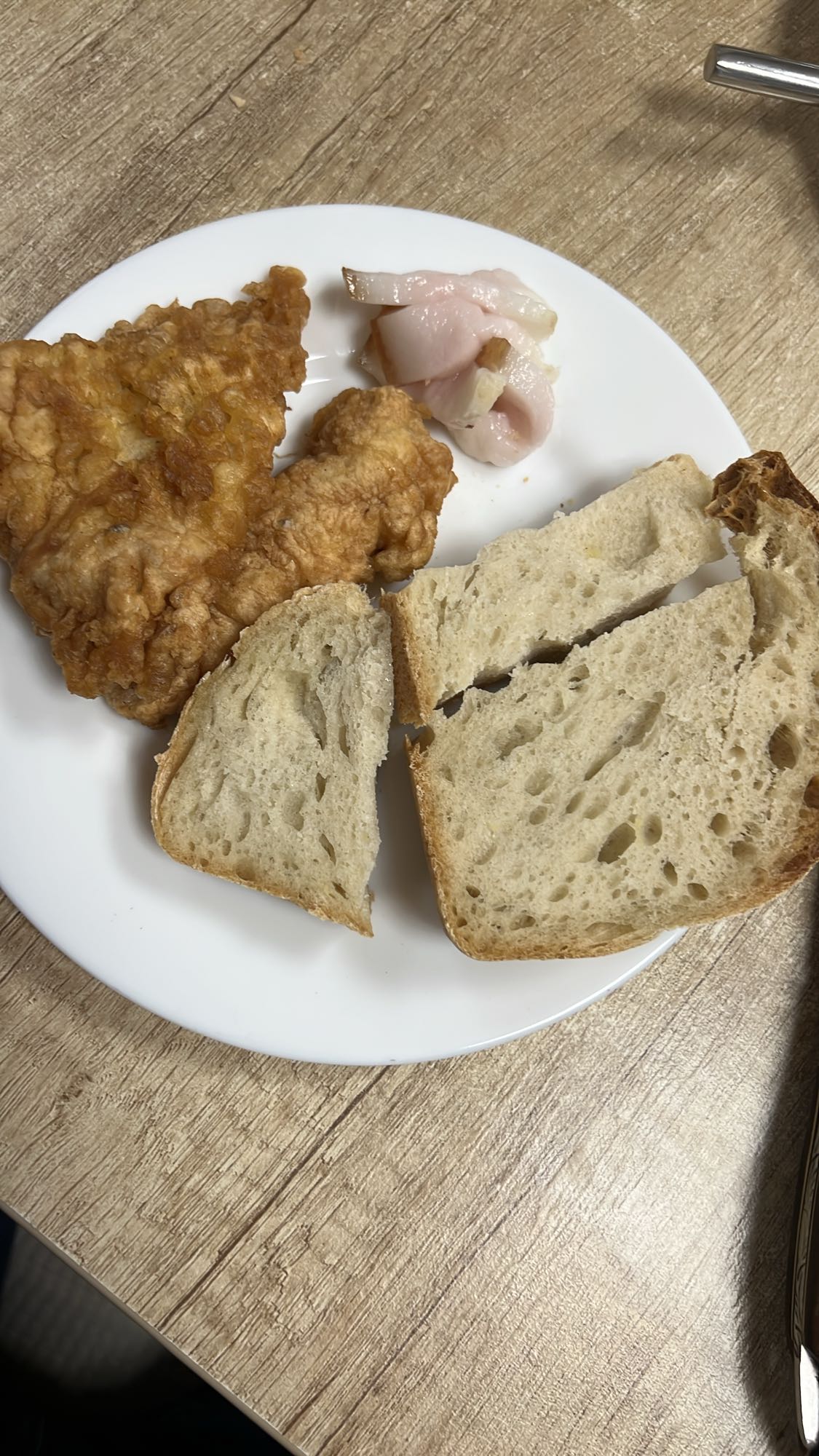 Snitel, paine si slanina