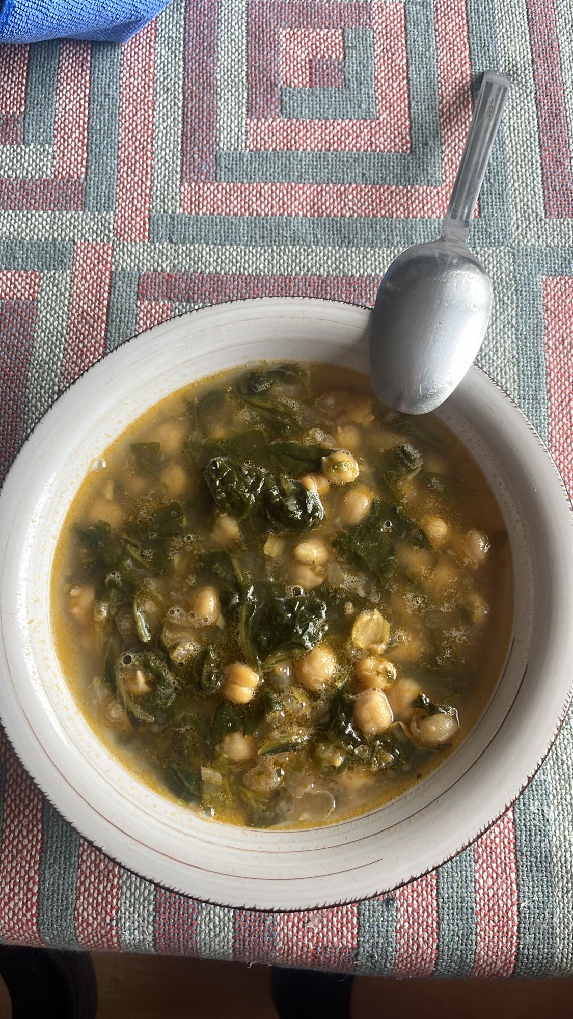 Sopa de garbanzos y espinacas
