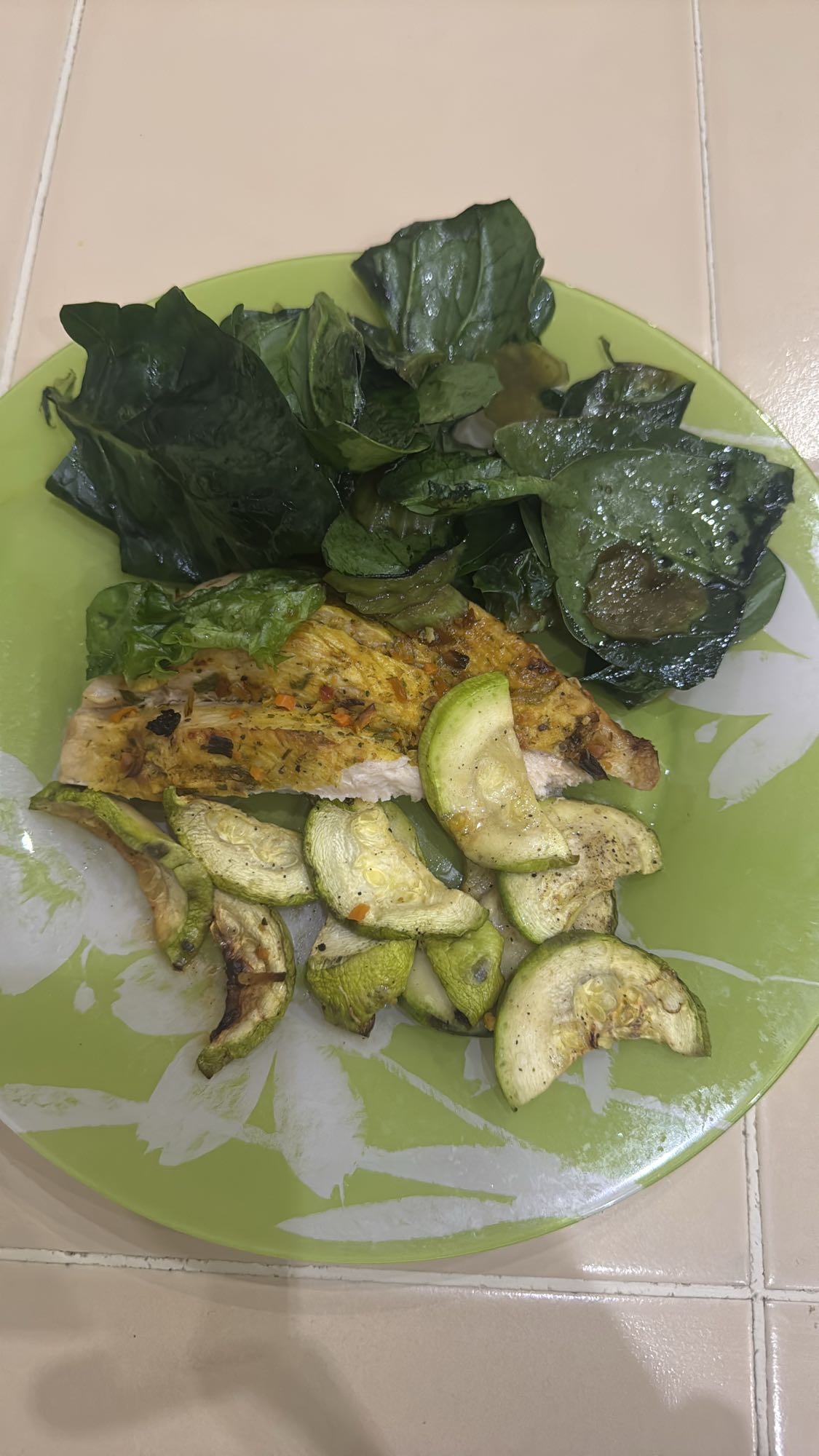 Курица с цукини и шпинатом