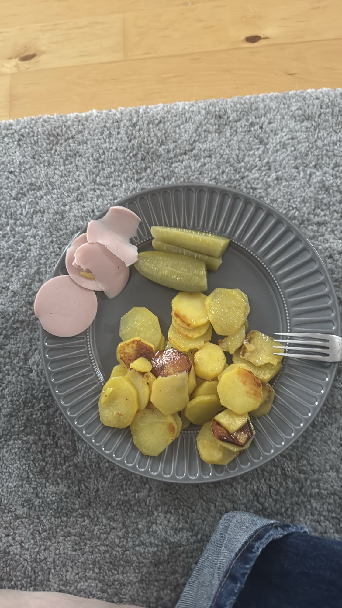 Potatoes, pickles, bologna