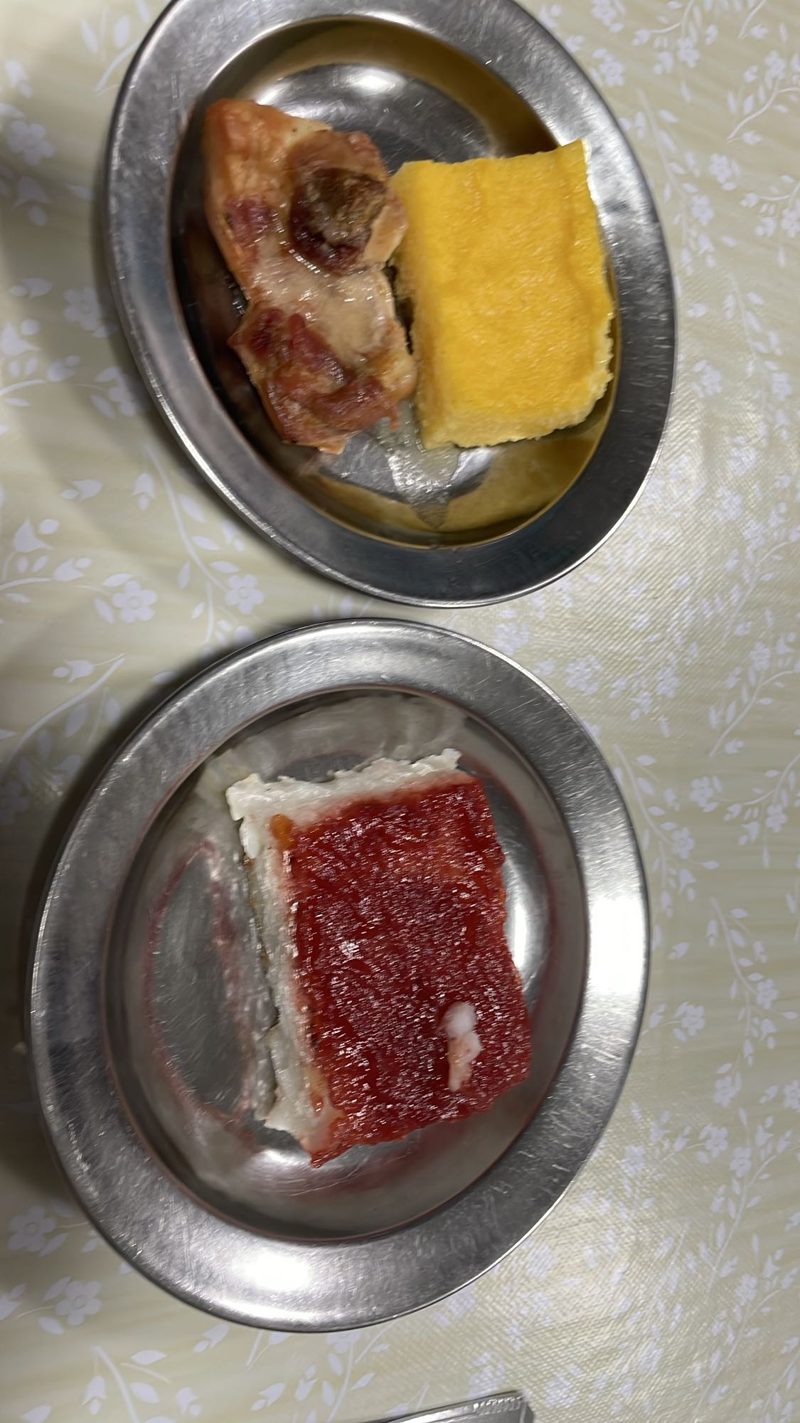 Polenta, carne y postre dulce