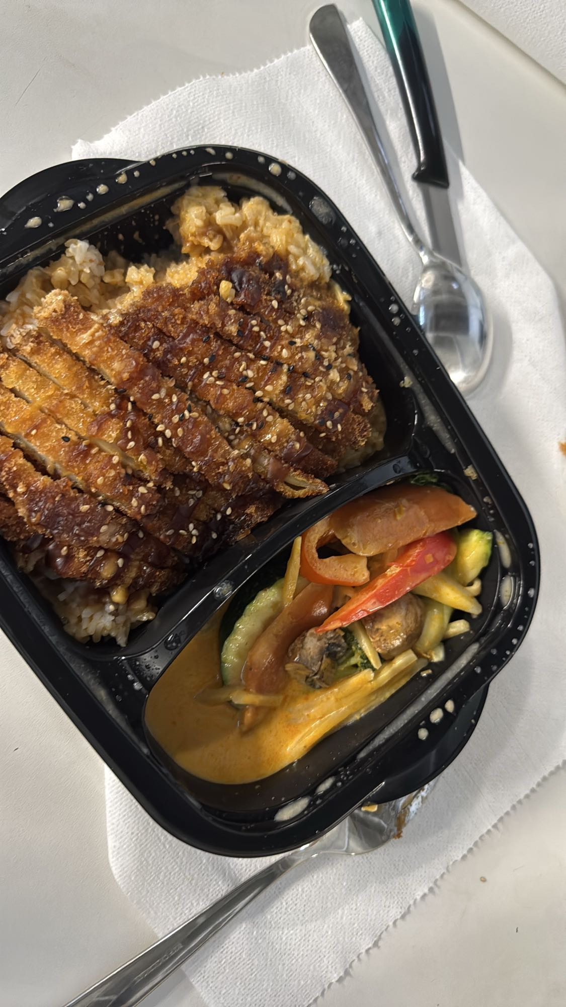 Katsu mit Reis und Curry