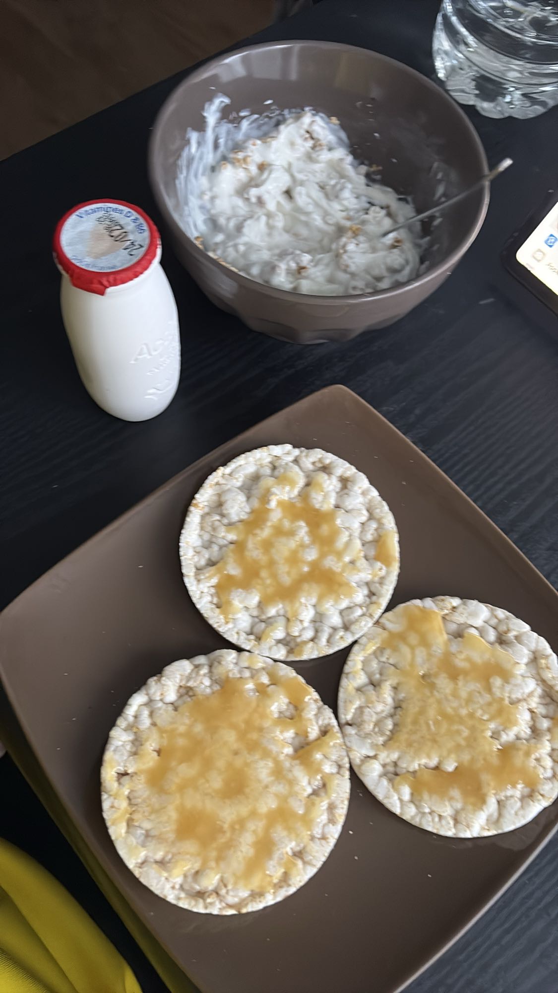 Galettes, yaourt, lait