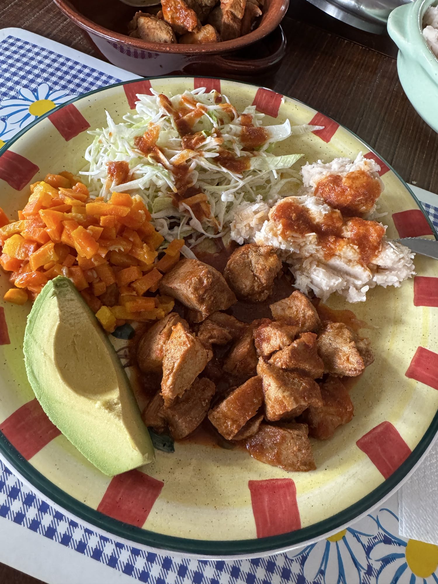 Plato de cerdo y verduras