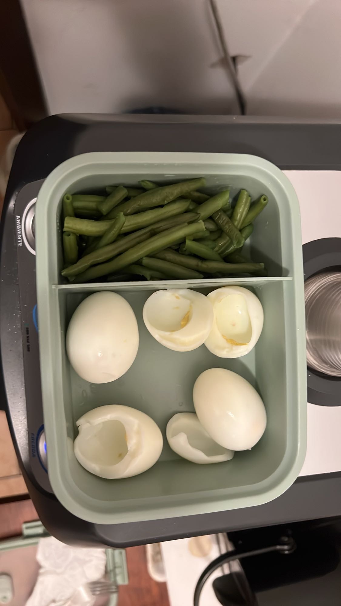 Haşlanmış Yumurta ve Fasulye