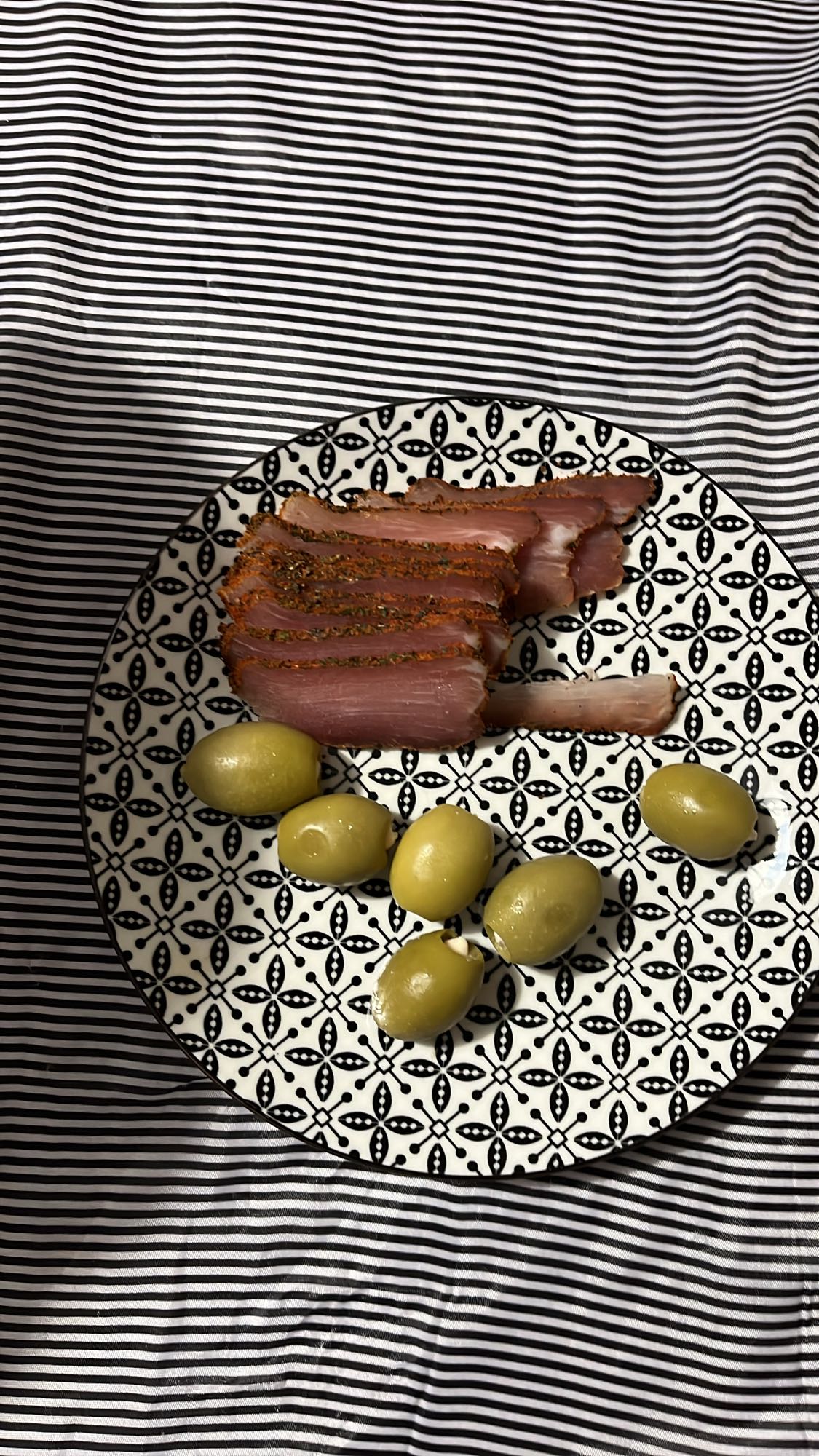 Пастърма с маслини