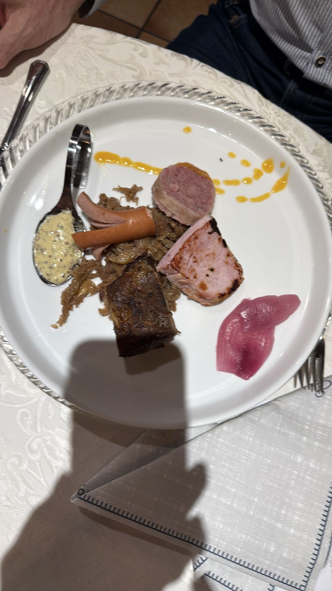 platou carne cu murături