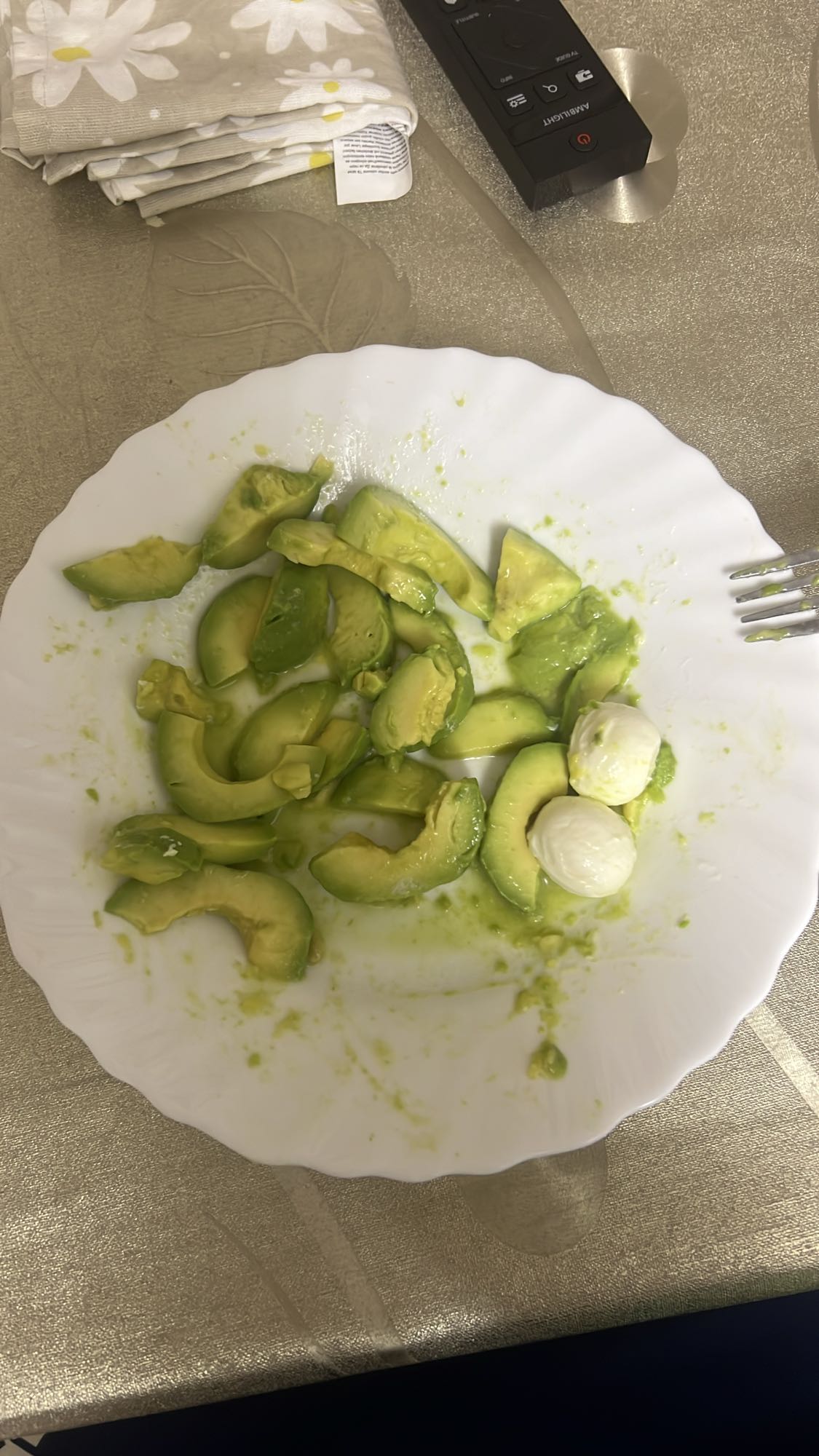 Avocado cu mozzarella