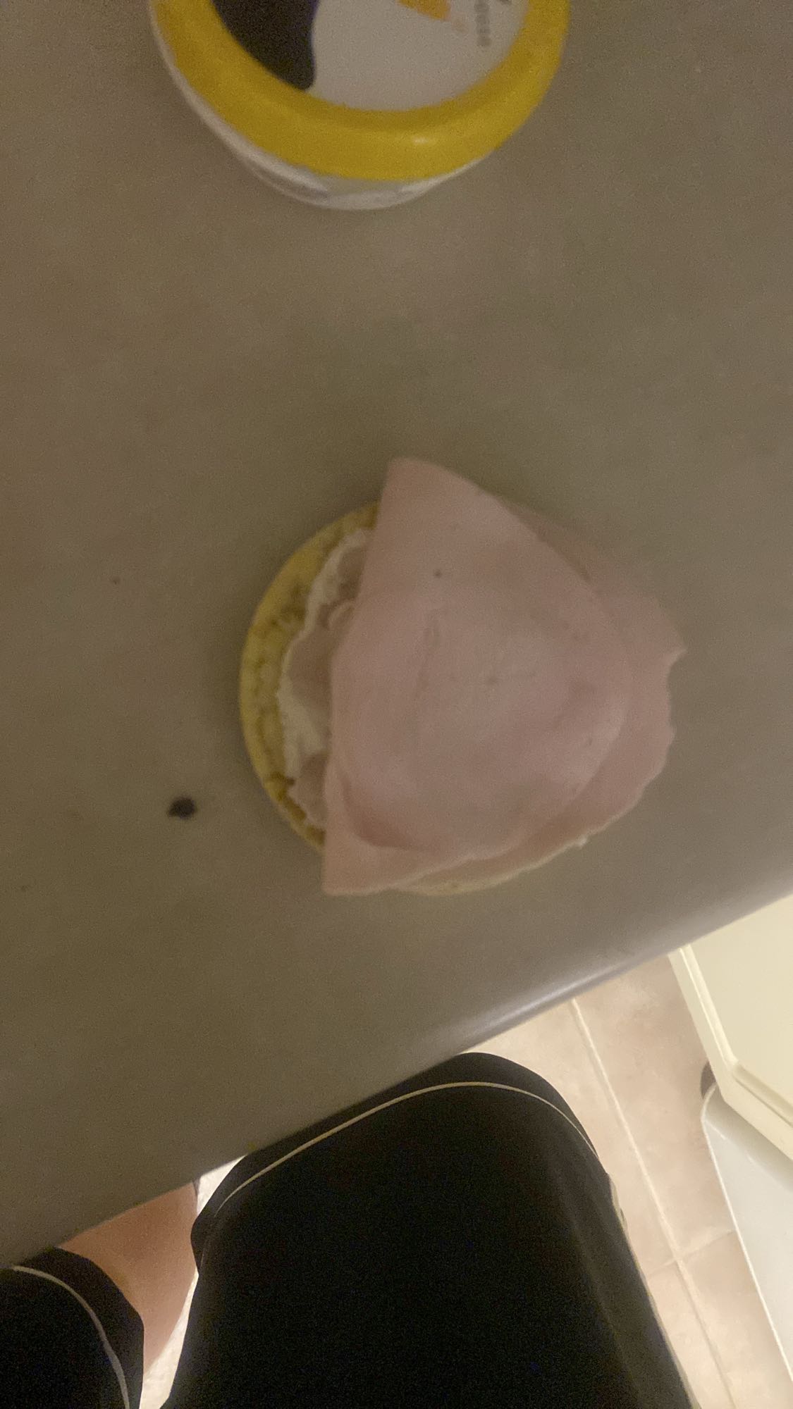 Wafelek z szynką i serkiem