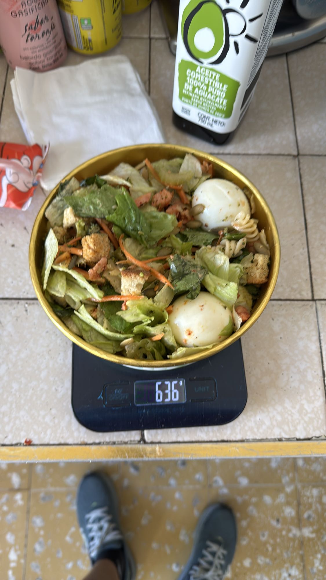 Ensalada con huevo y crutones