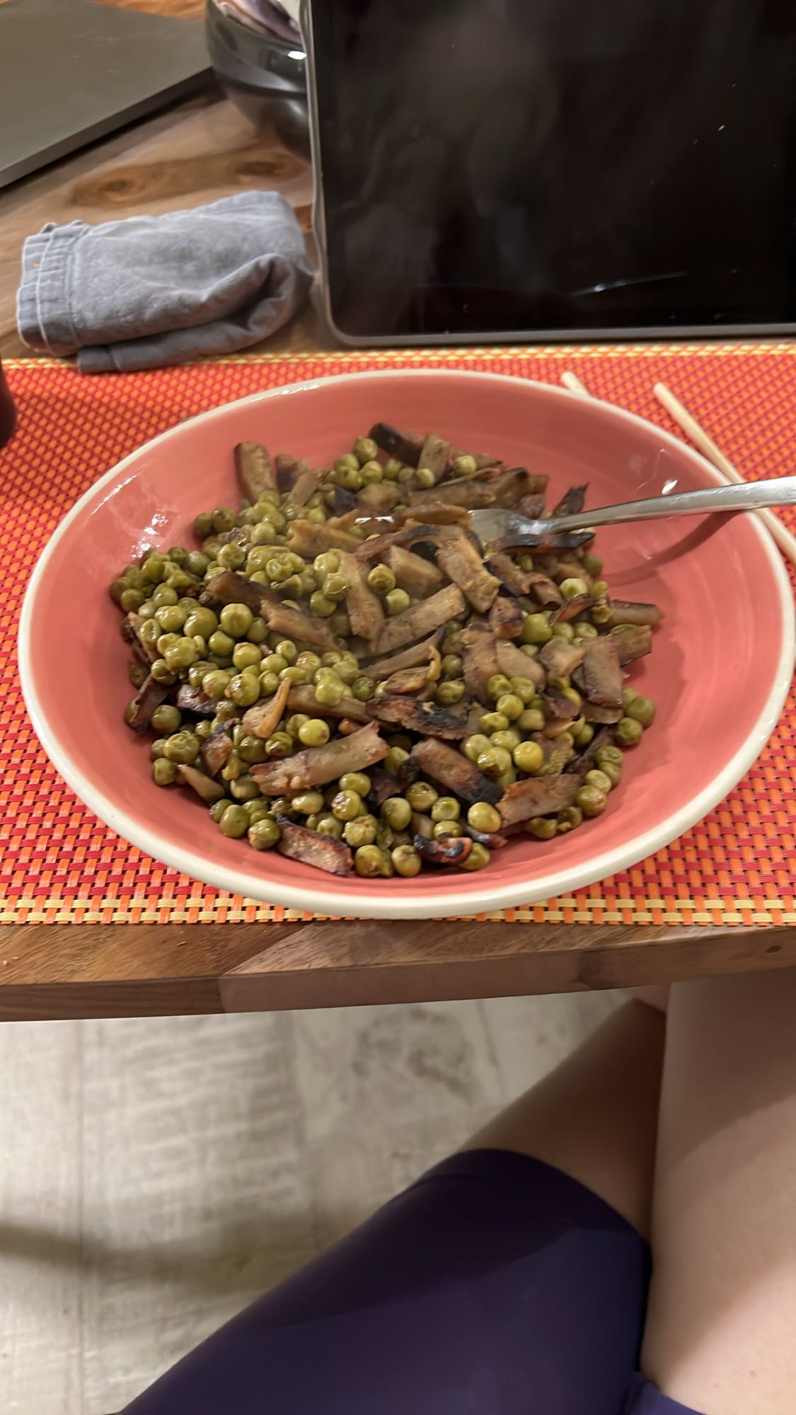 guiso de guisantes y setas