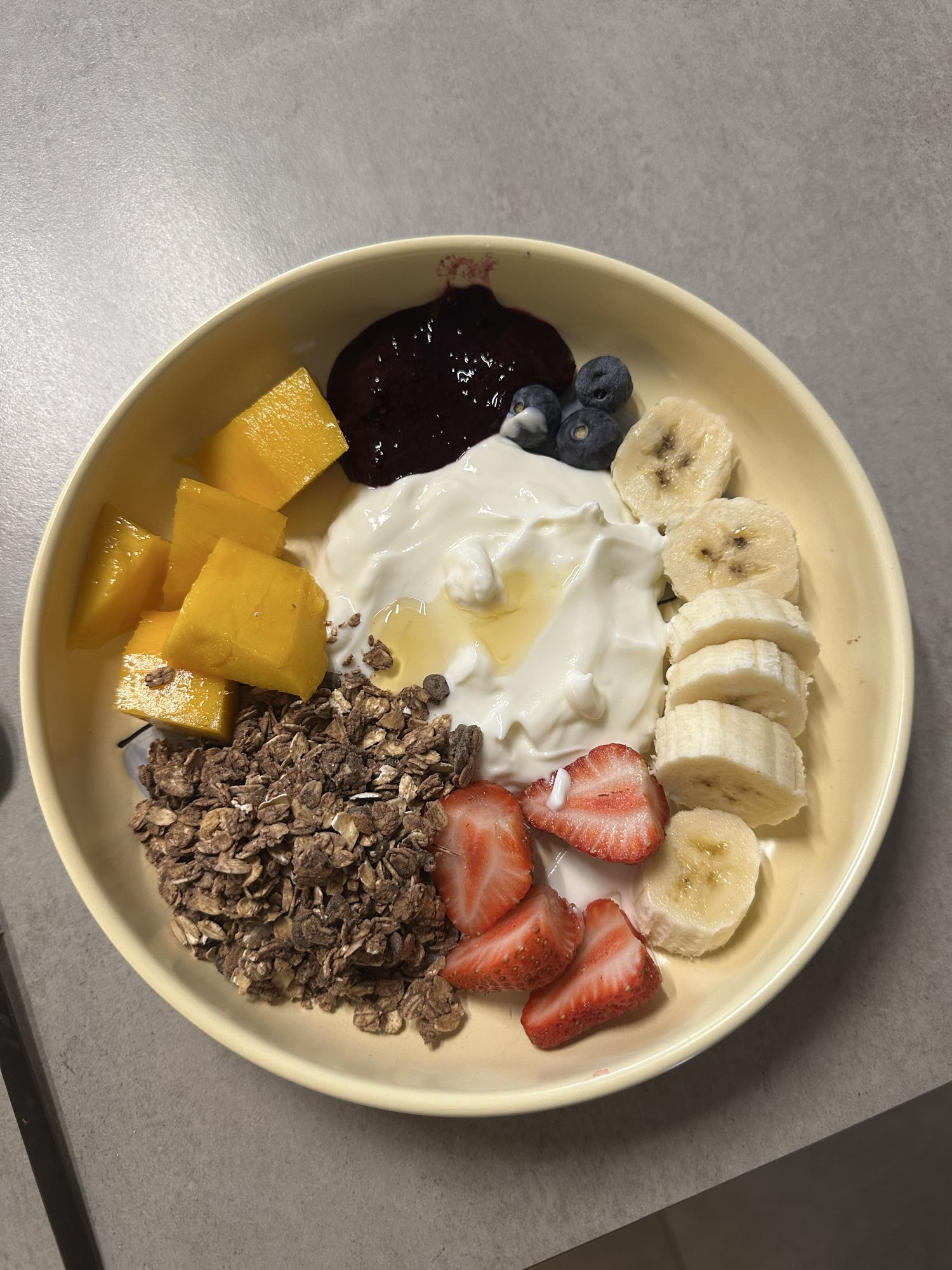 Tazón de yogur con frutas