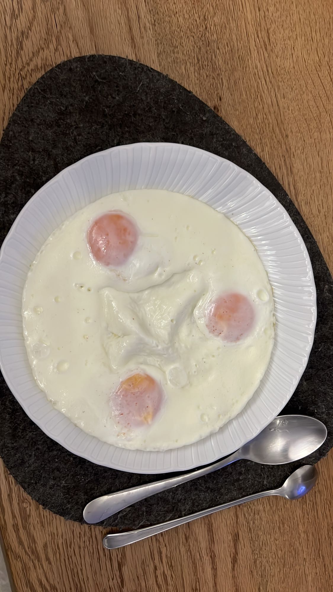 Kızarmış yumurta tabağı