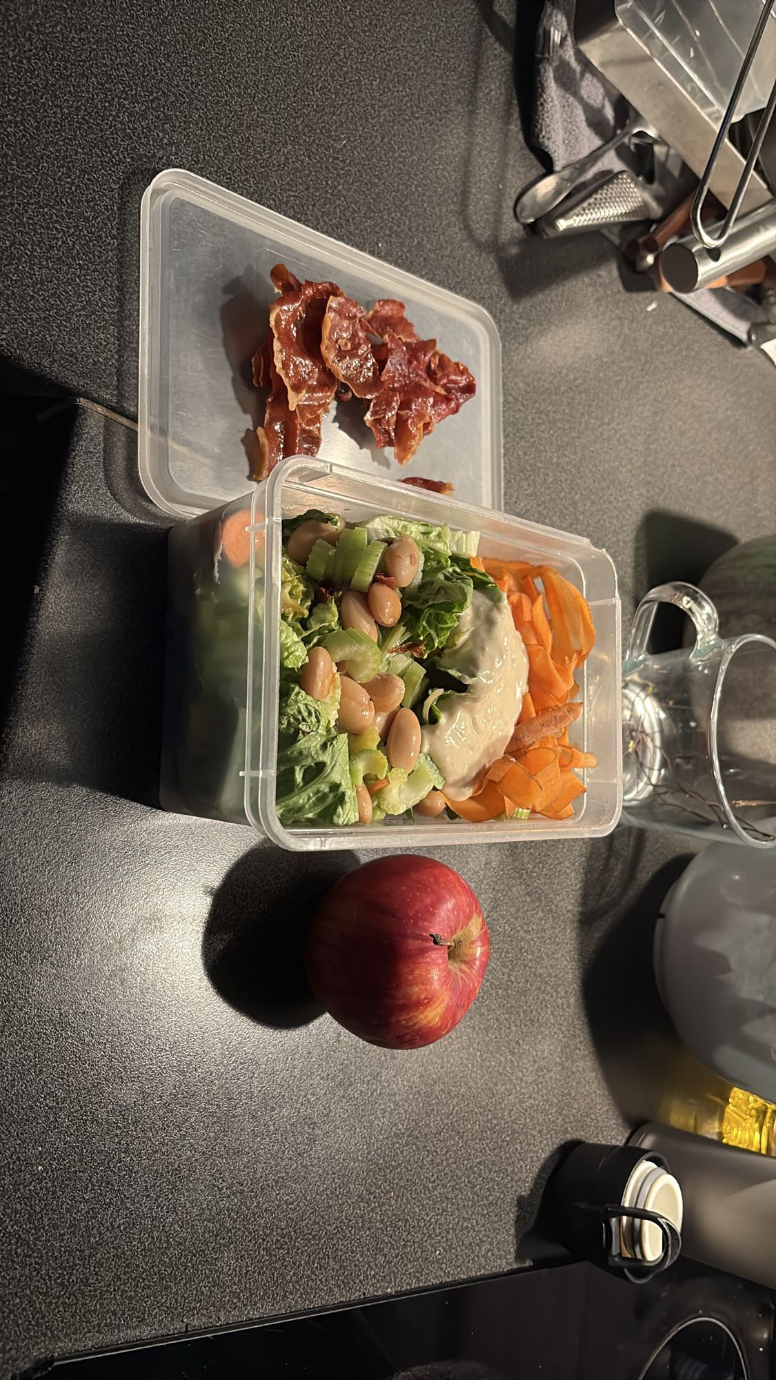 Sallad med bacon och äpple