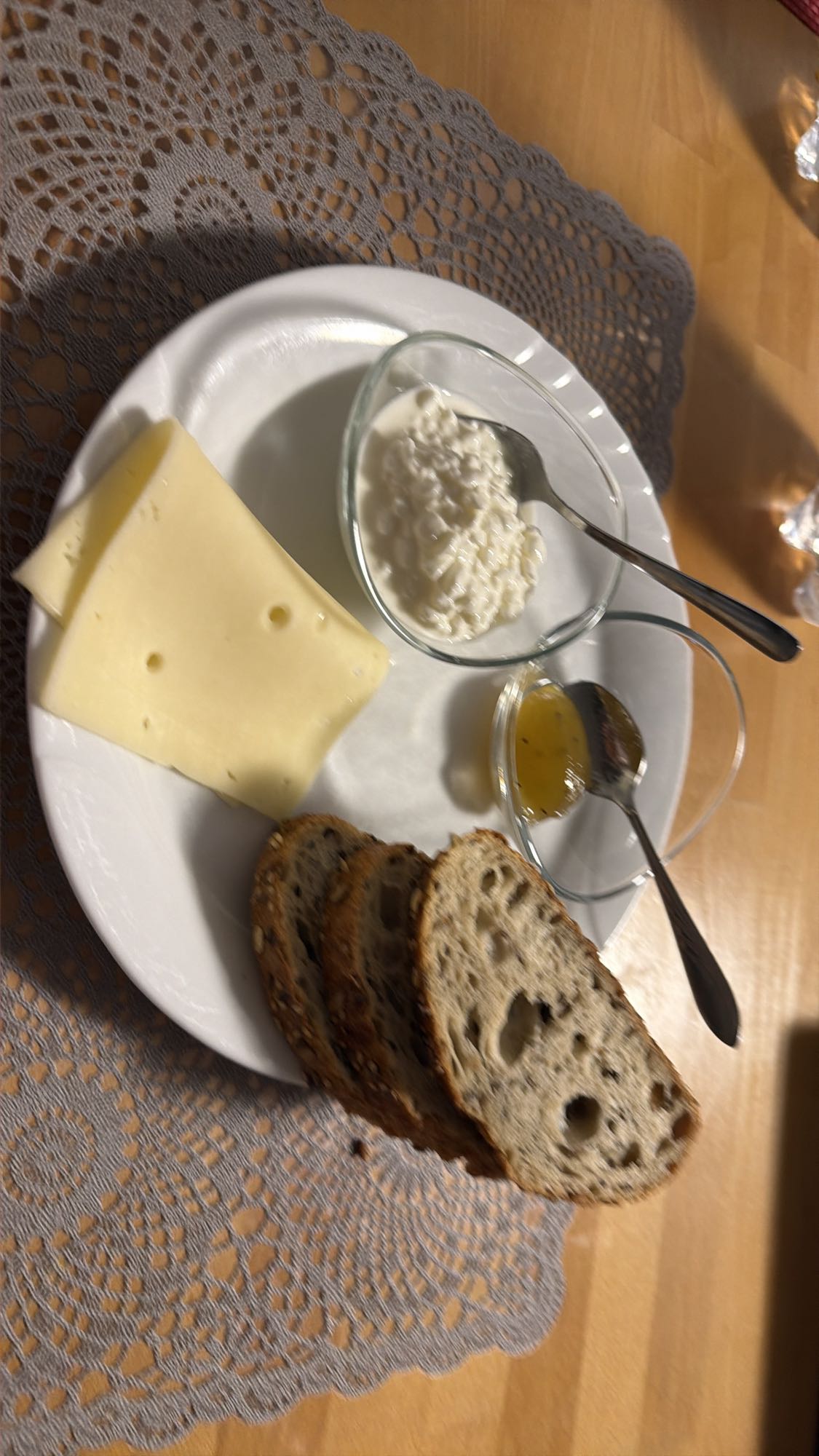 Käse, Hüttenkäse & Brot Teller