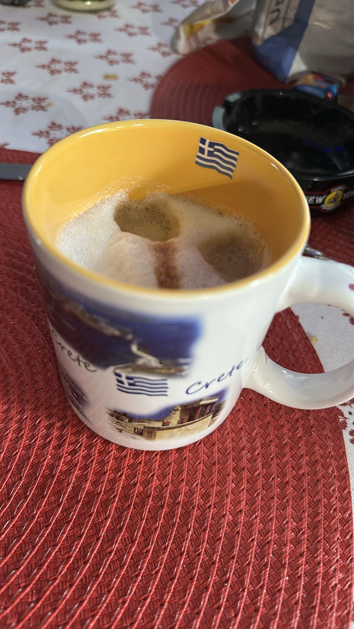 Cafea neagră spumoasă