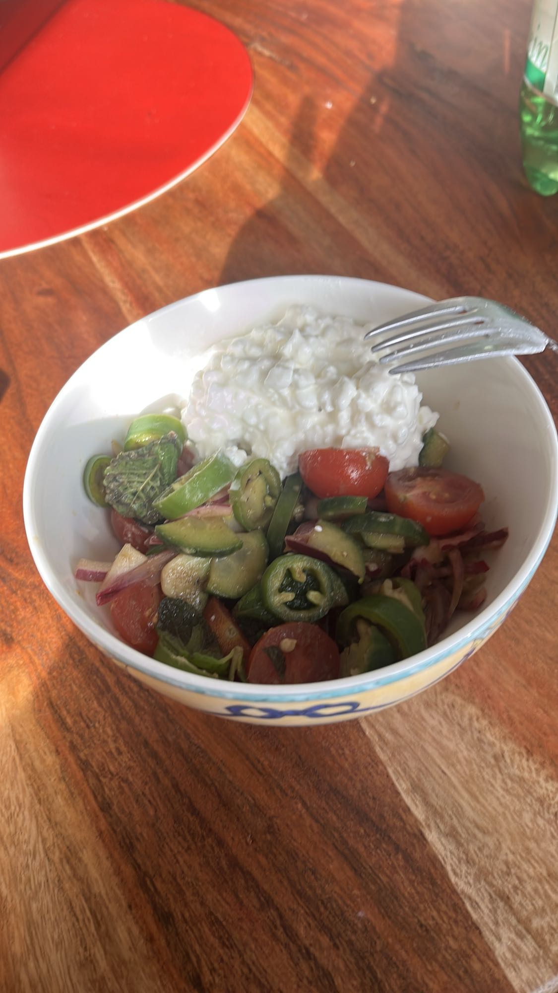 Gemüsesalat mit Hüttenkäse