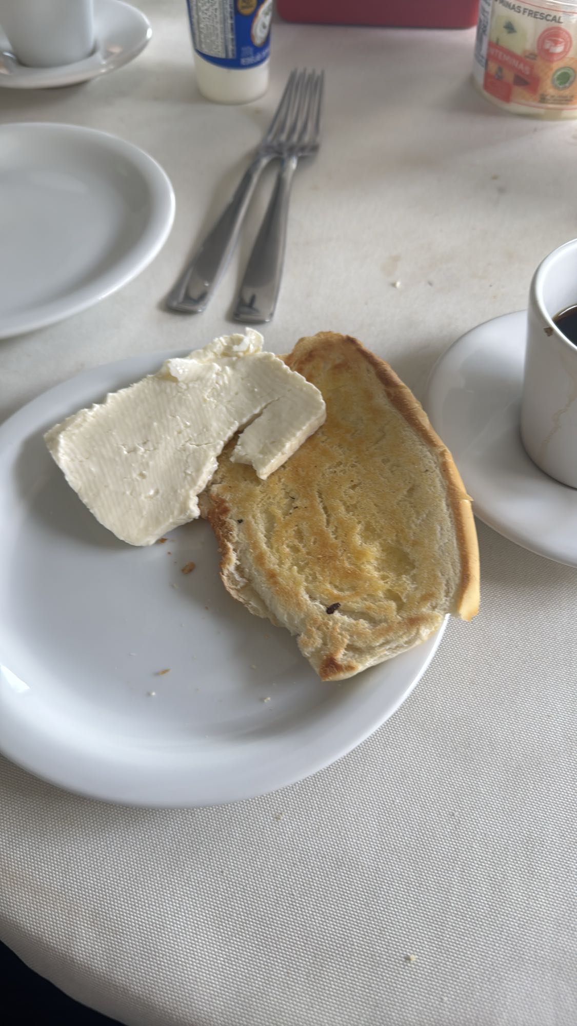 Pão com queijo fresco