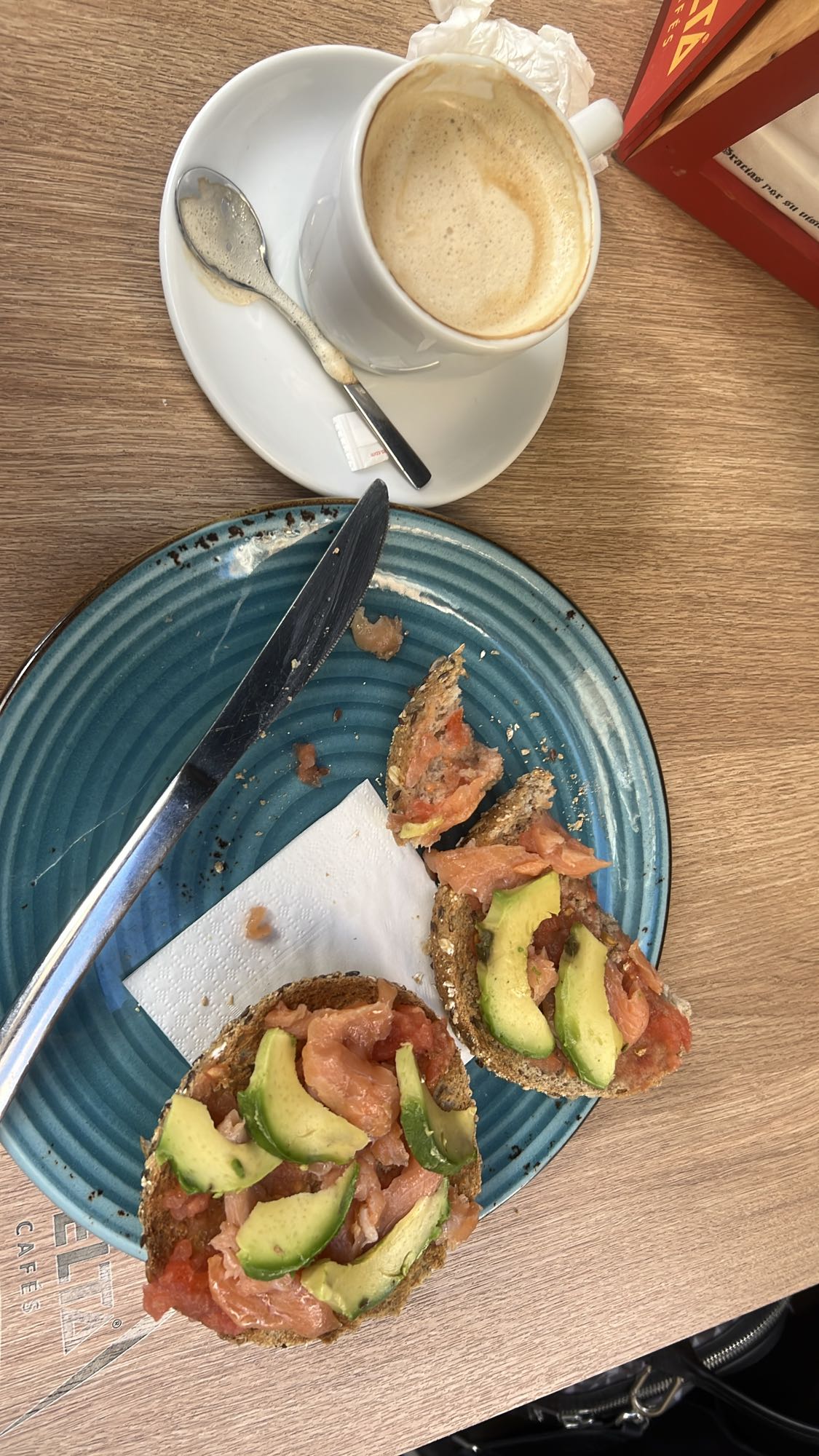Tostada de salmón y aguacate