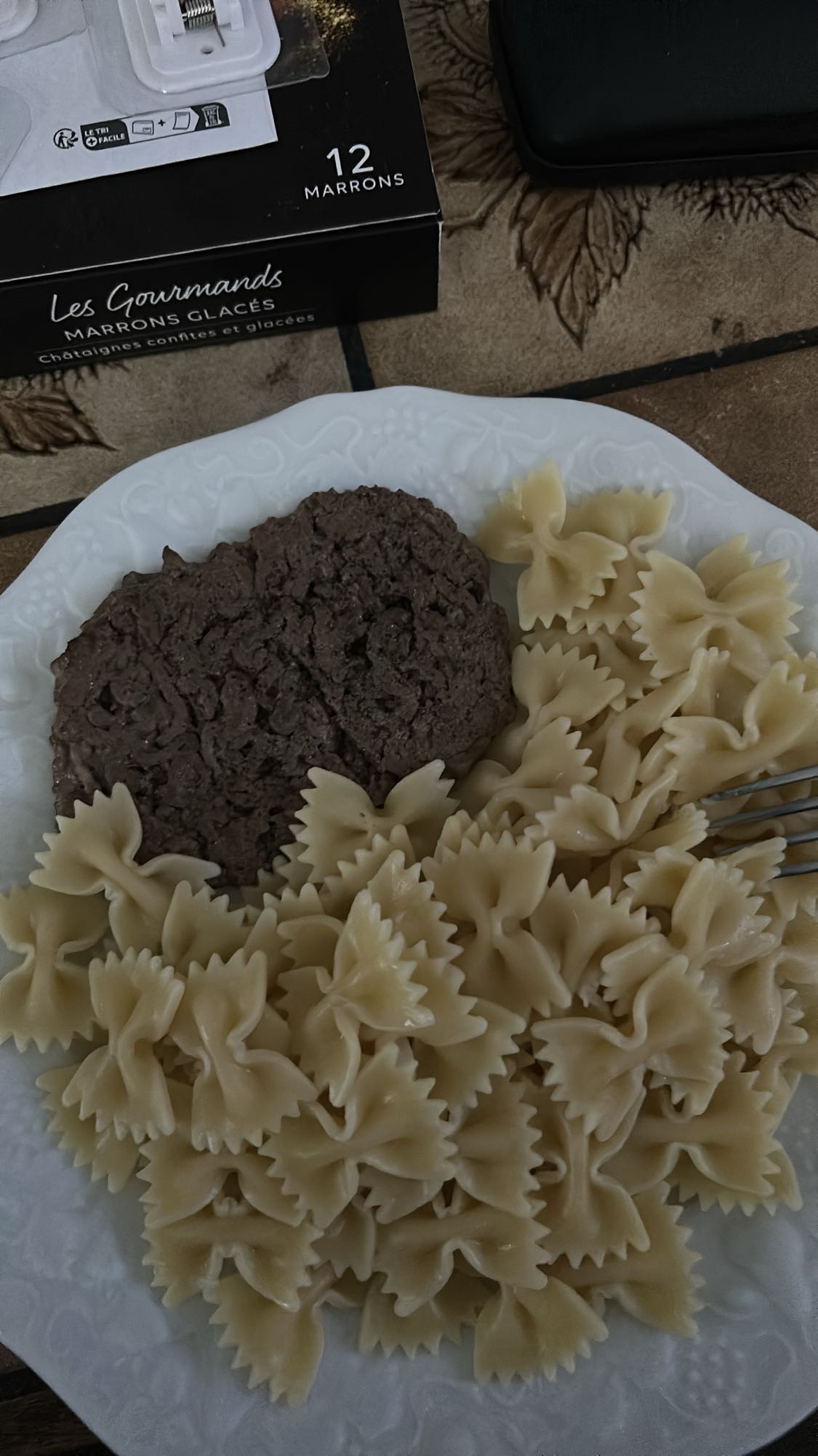 Pâtes et steak haché